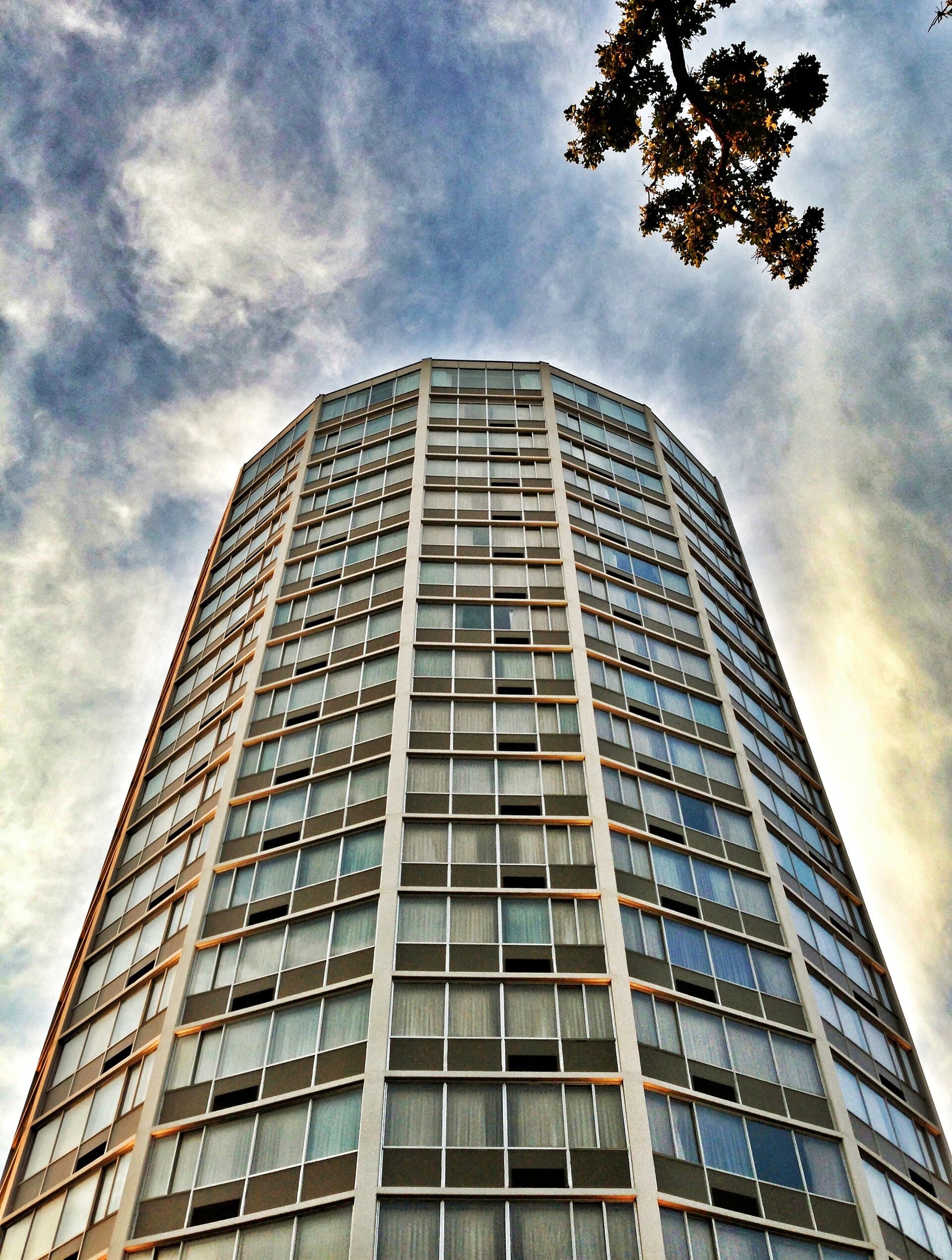 Crowne Plaza Syracuse (via Wikimedia Commons, CC BY 2.0)