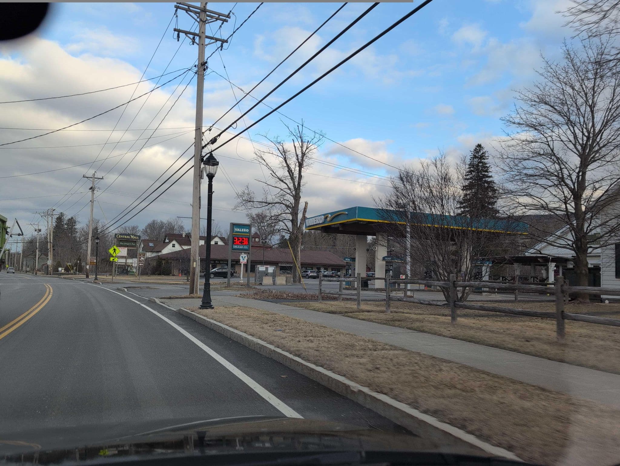 Street view near The Olde Farmhouse, Palenville — © alrekur (CC BY-SA · Mapillary)