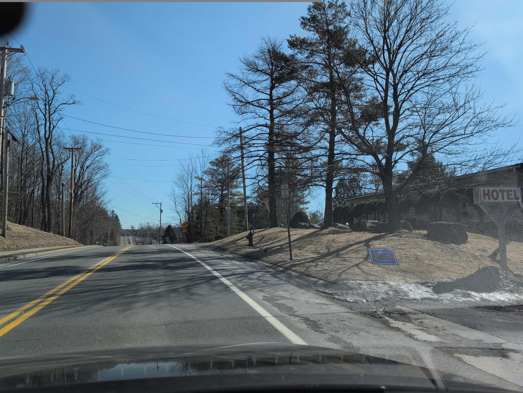 Street view near Swiss Chalet, Palenville — © alrekur (CC BY-SA · Mapillary)