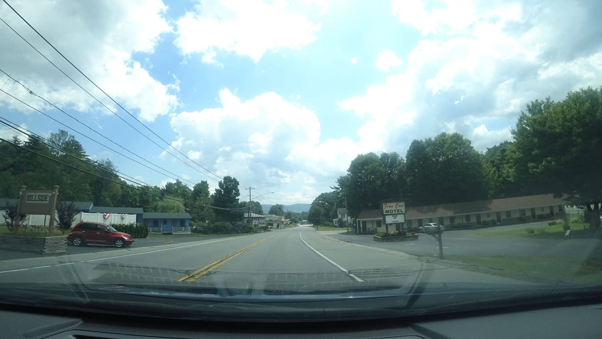 Street view near Fran Cove Motel, Queensbury — © giblet (CC BY-SA · Mapillary)