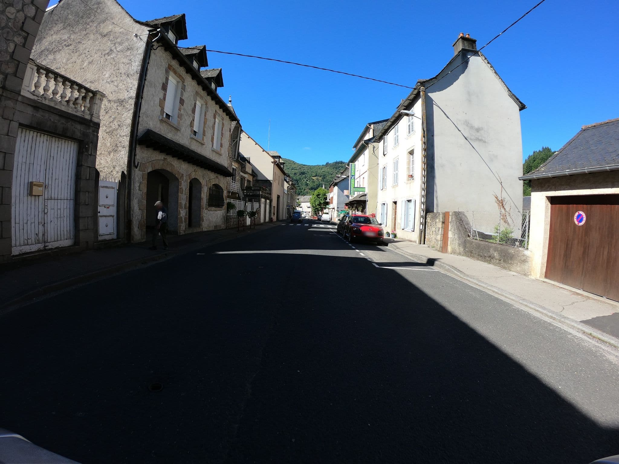 Street view near Hôtel Restaurant les 2 vallées, Entraygues-sur-Truyère — © joostjakob (CC BY-SA · Mapillary)