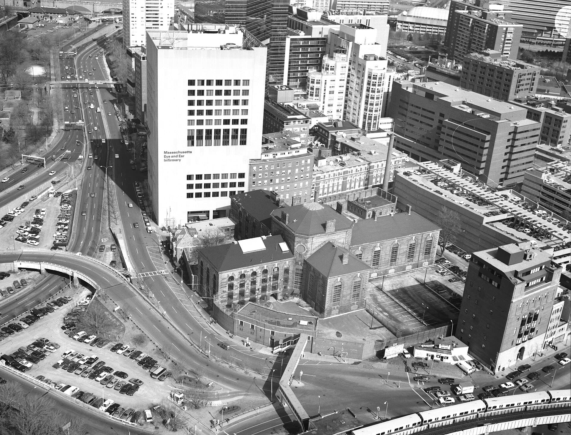 Charles Street Jail (via Wikimedia Commons, Public domain)