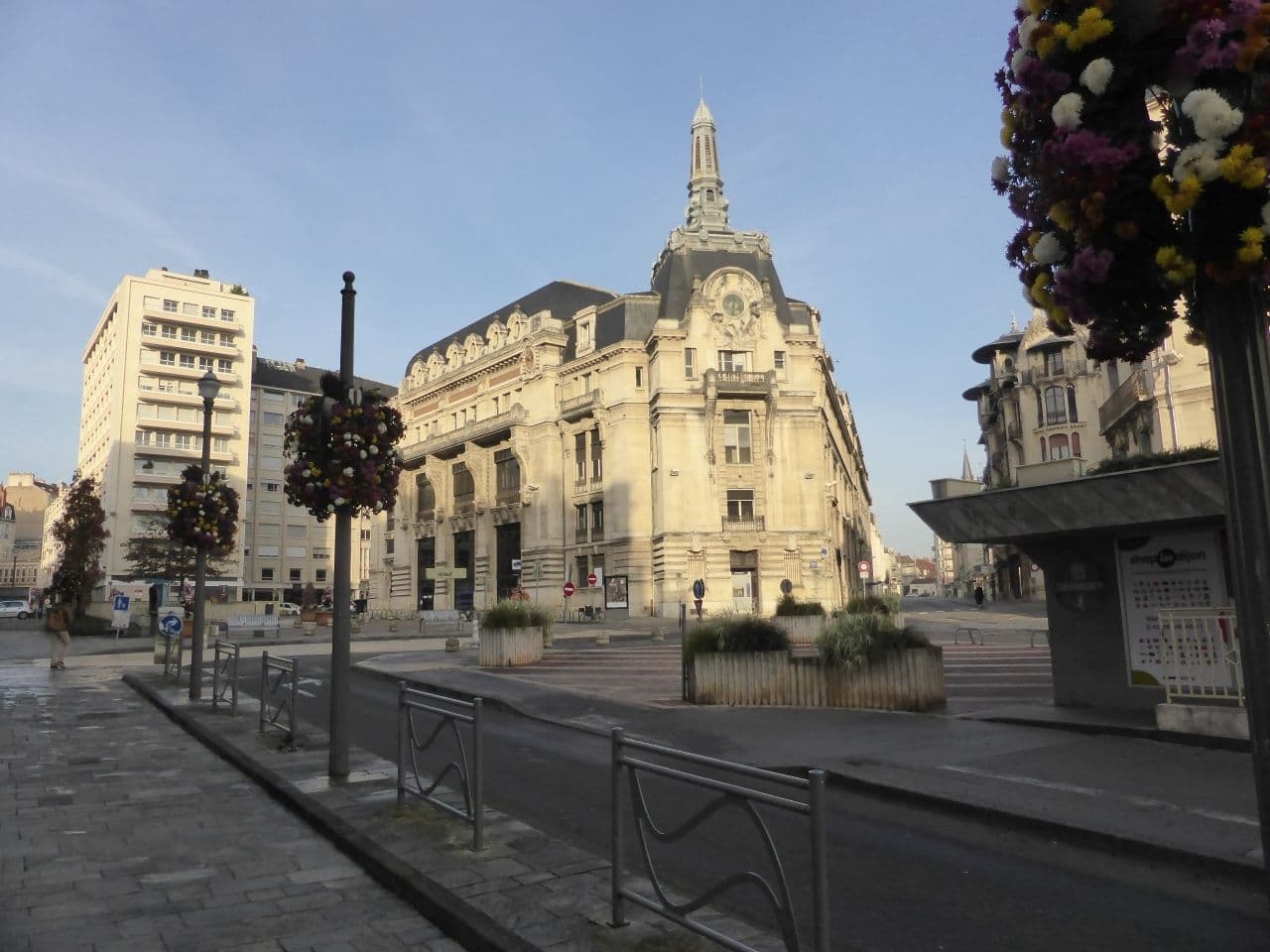 Street view near City Loft, Dijon — © sarant (CC BY-SA · Mapillary)