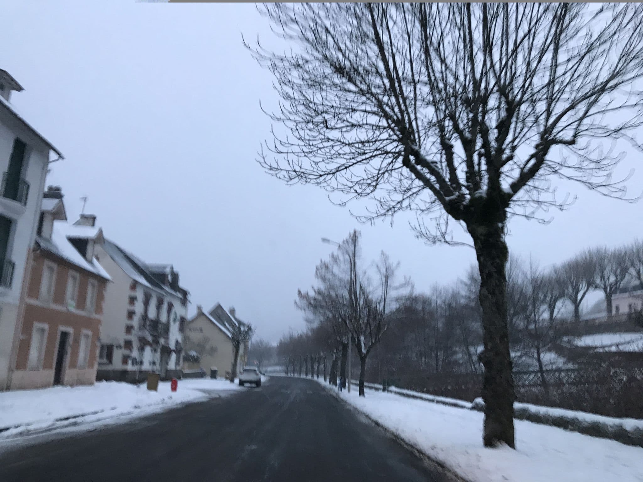 Street view near Au Fil de l'Eau, La Bourboule — © fpm (CC BY-SA · Mapillary)