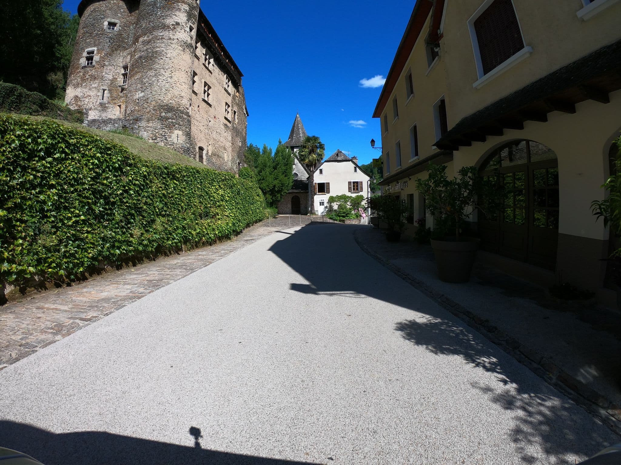 Street view near Hôtel de la Terrasse, Entraygues-sur-Truyère — © joostjakob (CC BY-SA · Mapillary)
