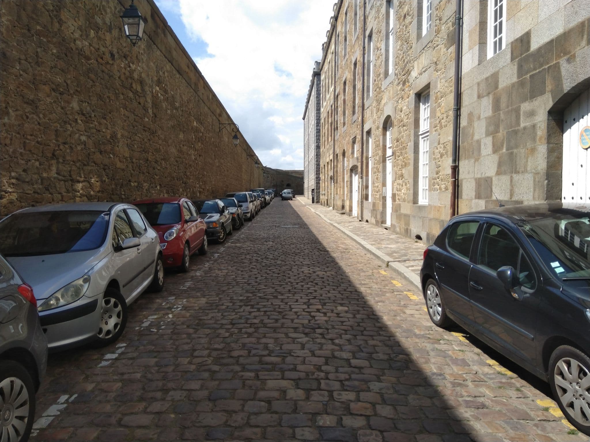 Street view near Hôtel Quic en Groigne, Saint-Malo — © sjoerder (CC BY-SA · Mapillary)