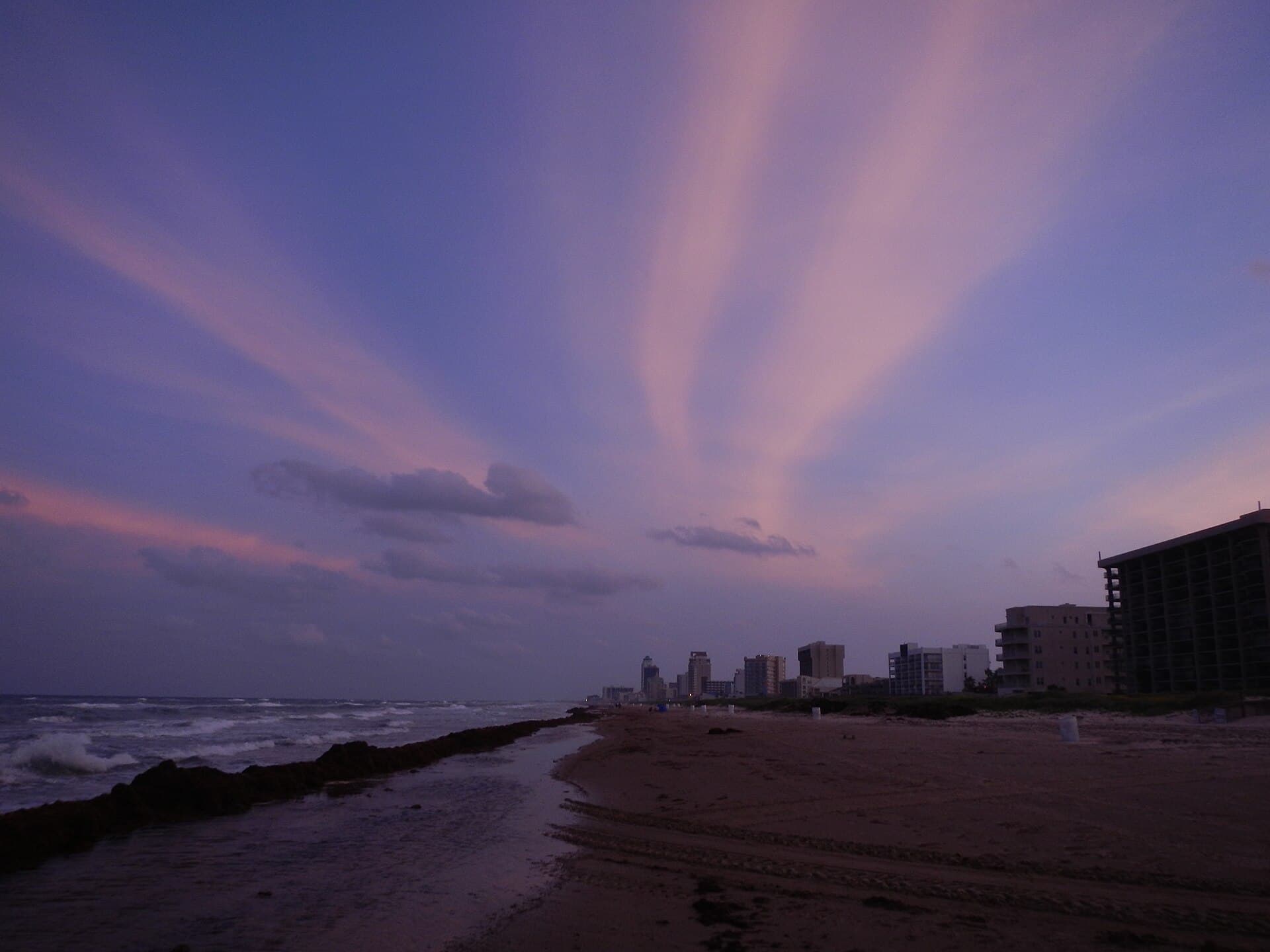 Pearl South Padre (via Wikimedia Commons, CC BY 3.0)