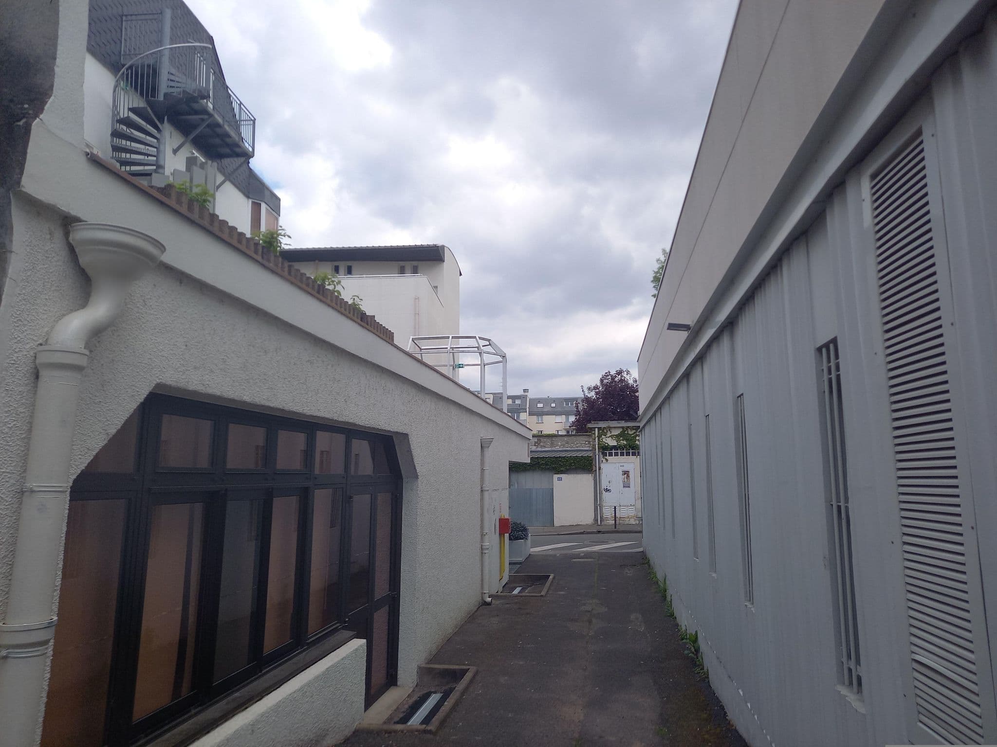 Street view near BestWestern Plus L'Artist Hôtel, Tours — © cyrille37 (CC BY-SA · Mapillary)