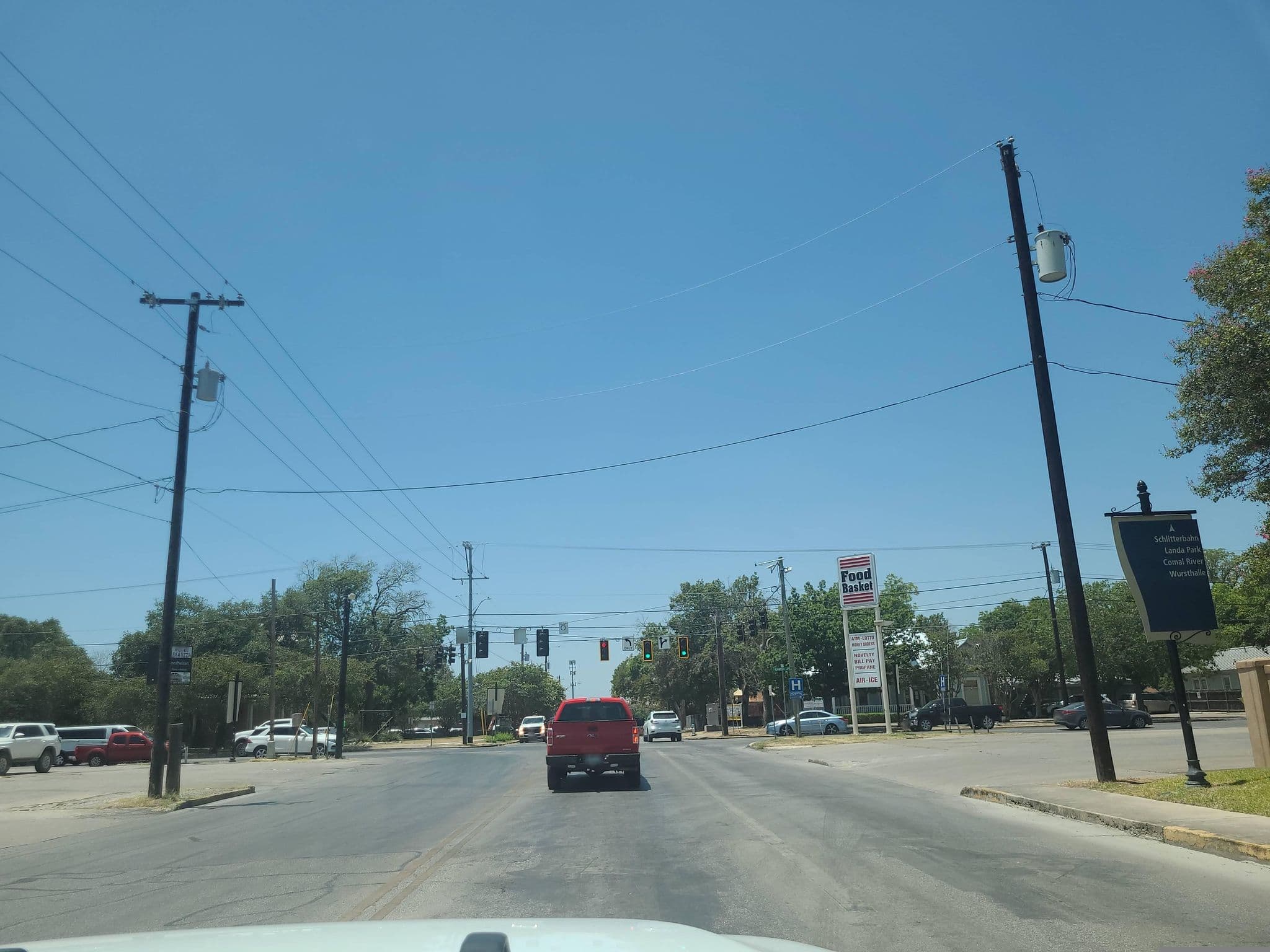 Street view near Twin River Villas, New Braunfels — © jacklehoullier (CC BY-SA · Mapillary)