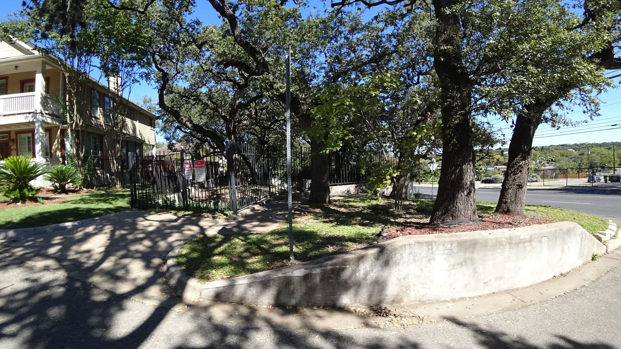 Street view near The Rusty Railway Hostel, Austin — © mly_aus01 (CC BY-SA · Mapillary)