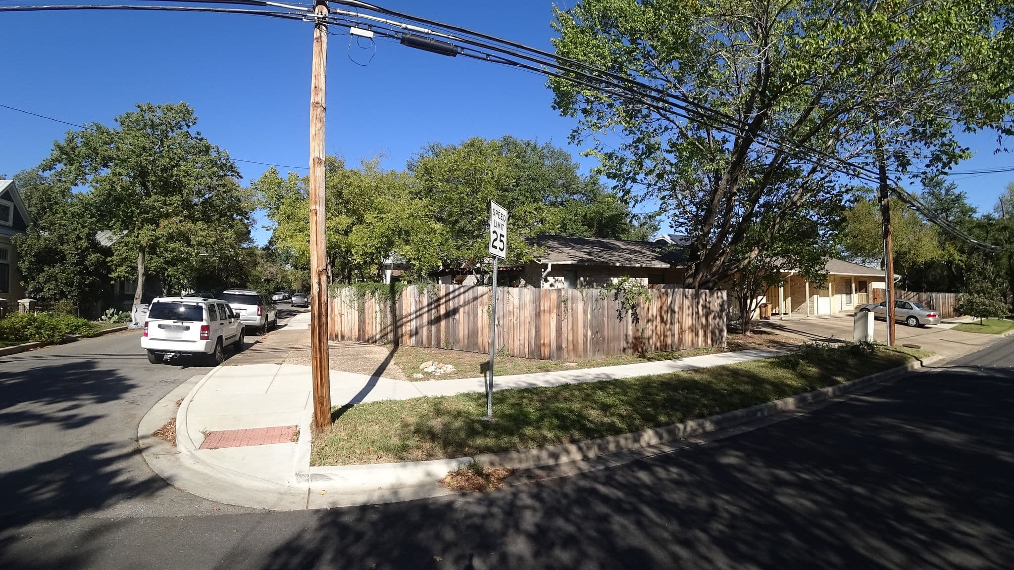 Street view near Ames’ Airbnb, Austin — © mly_aus04 (CC BY-SA · Mapillary)