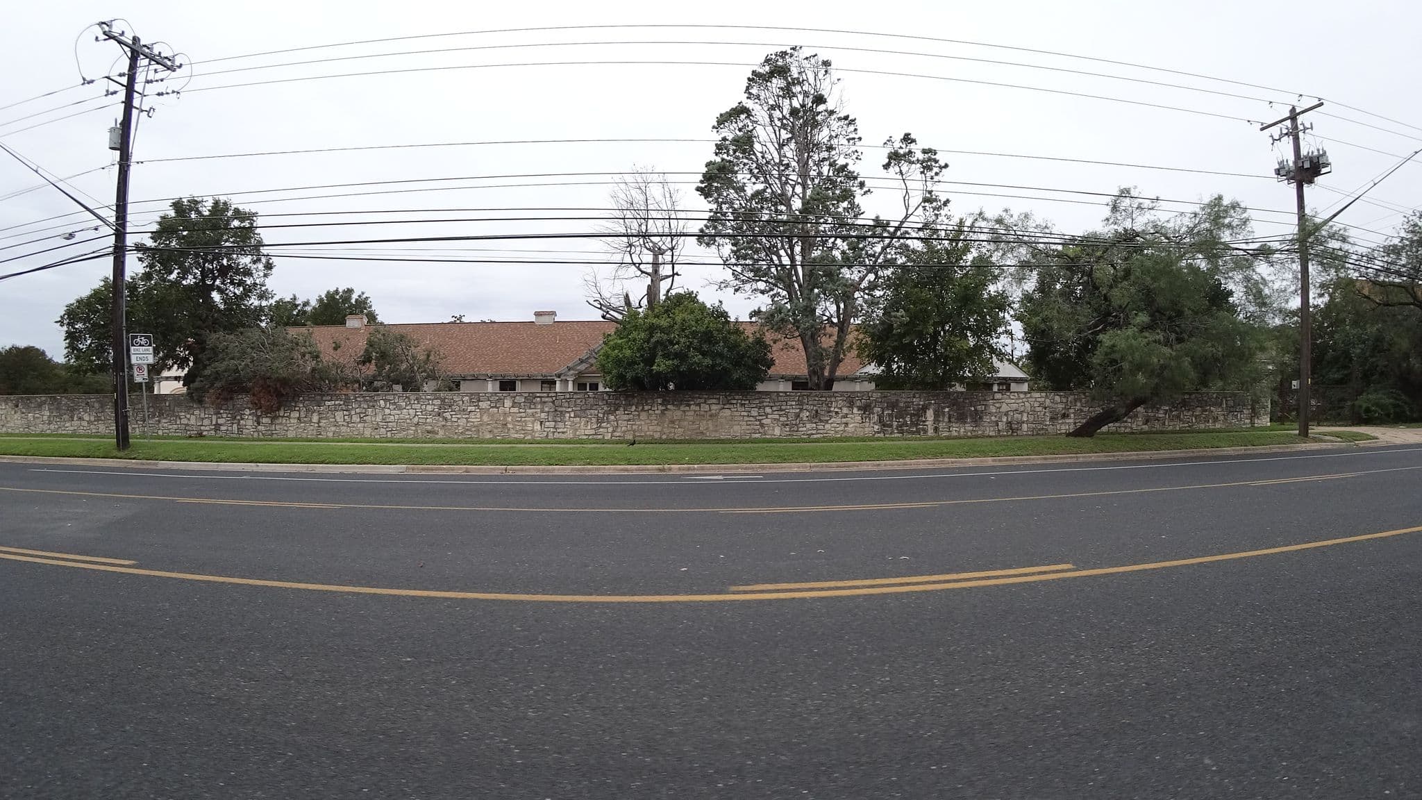 Street view near Commodore Perry Estate, Auberge Resorts Collection, University of Texas — © mly_aus01 (CC BY-SA · Mapillary)
