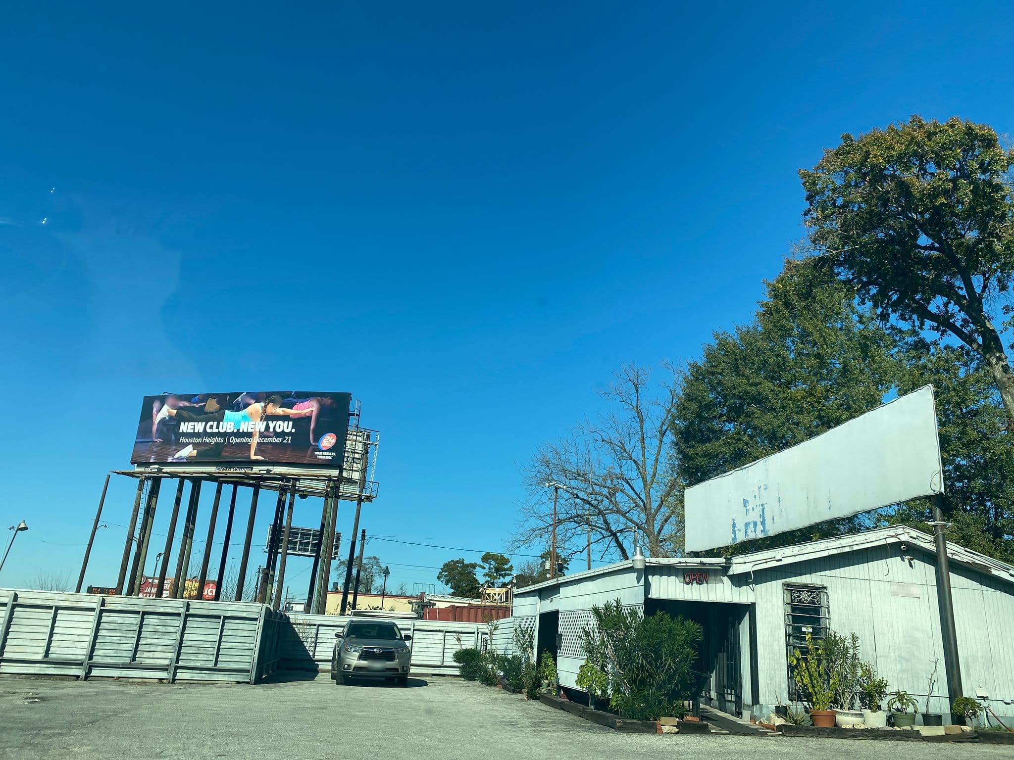 Street view near Texan inn & suites, Houston — © iamjaythomas (CC BY-SA · Mapillary)