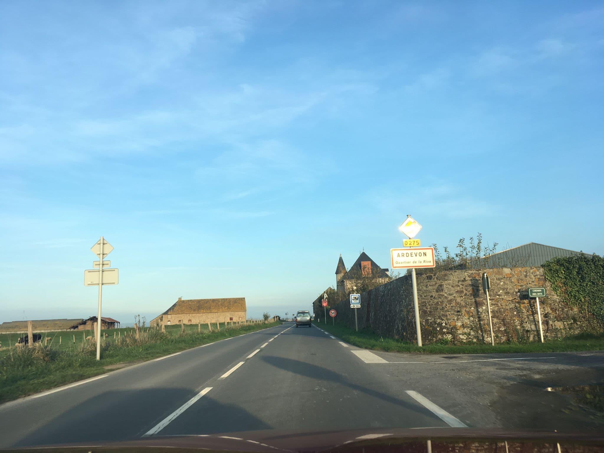Street view near Étoile des Grèves, Pontorson — © southglos (CC BY-SA · Mapillary)