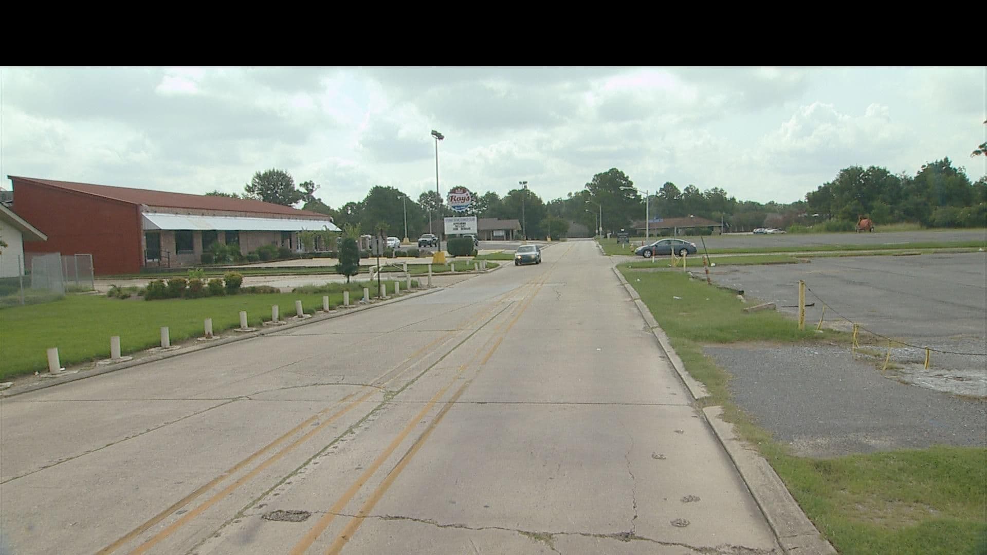 Street view near Americas Best Value Inn Baton Rouge at College Dr, Inniswold — © FF_Loc1 (CC BY-SA · Mapillary)