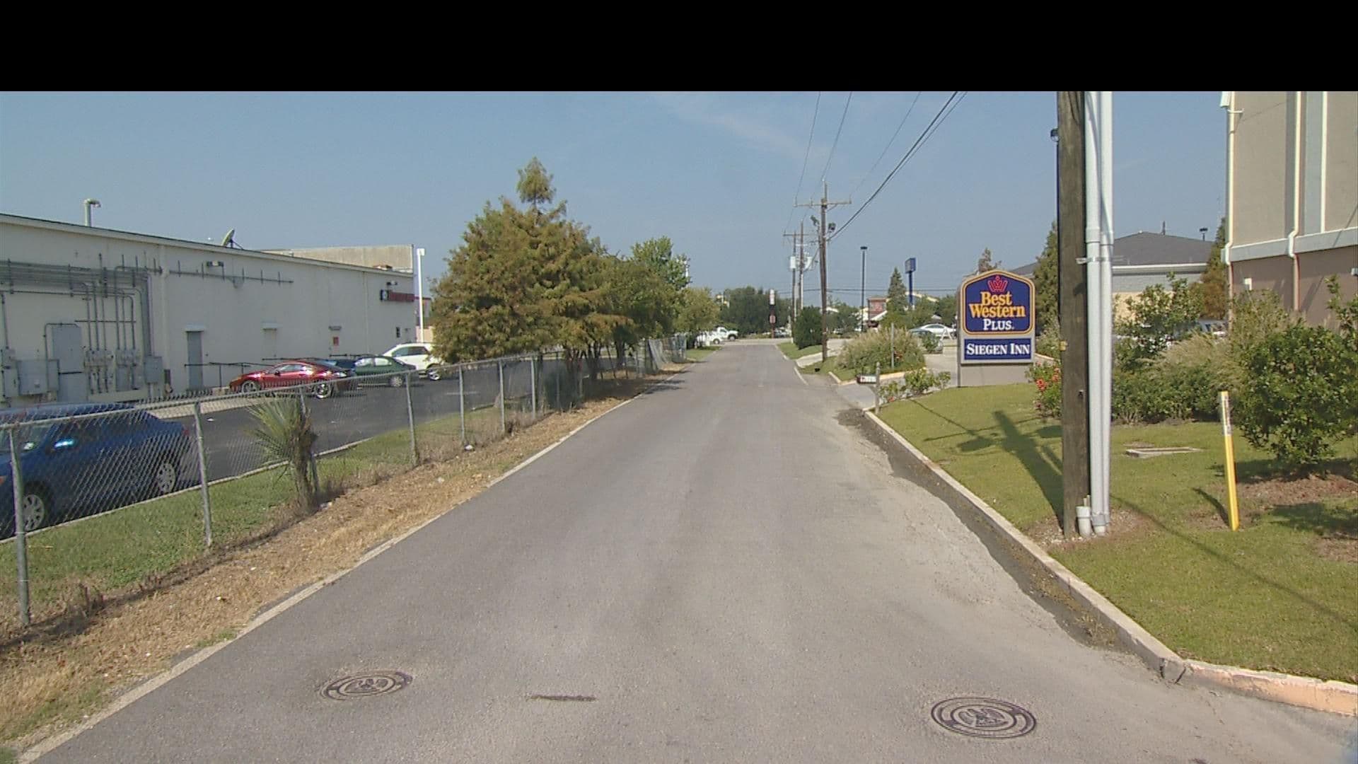 Street view near Siegen Inn, Inniswold — © WR2_2023 (CC BY-SA · Mapillary)