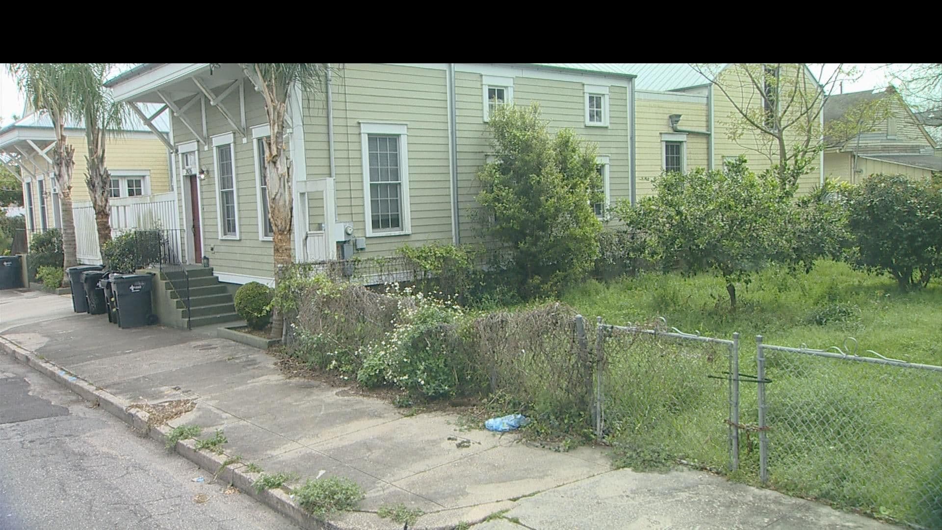 Street view near Greatmen Cottage, New Orleans — © Loc_WR (CC BY-SA · Mapillary)