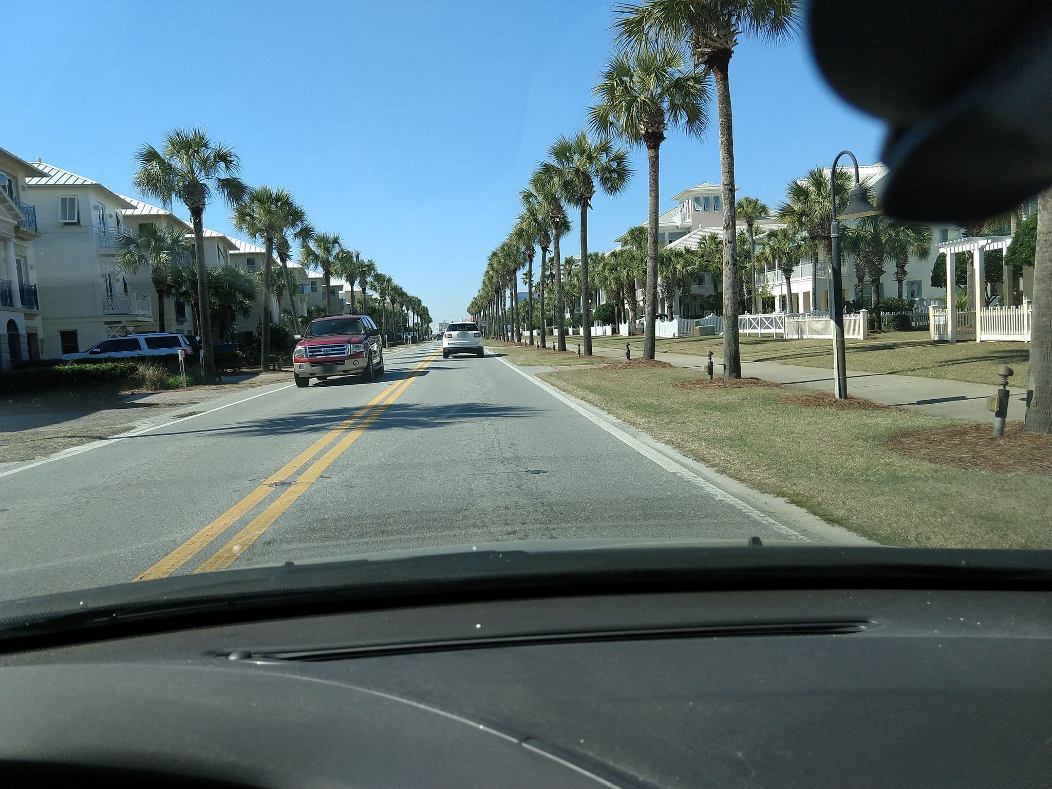 Street view near Petsand, Miramar Beach — © mapillary01730 (CC BY-SA · Mapillary)