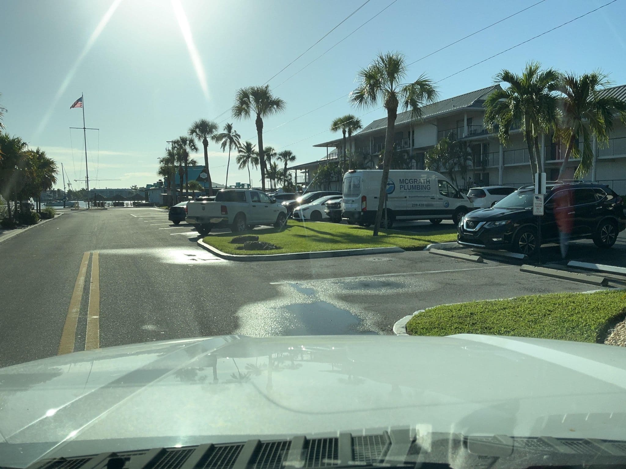 Street view near Cove Inn, Naples — © robeh92 (CC BY-SA · Mapillary)