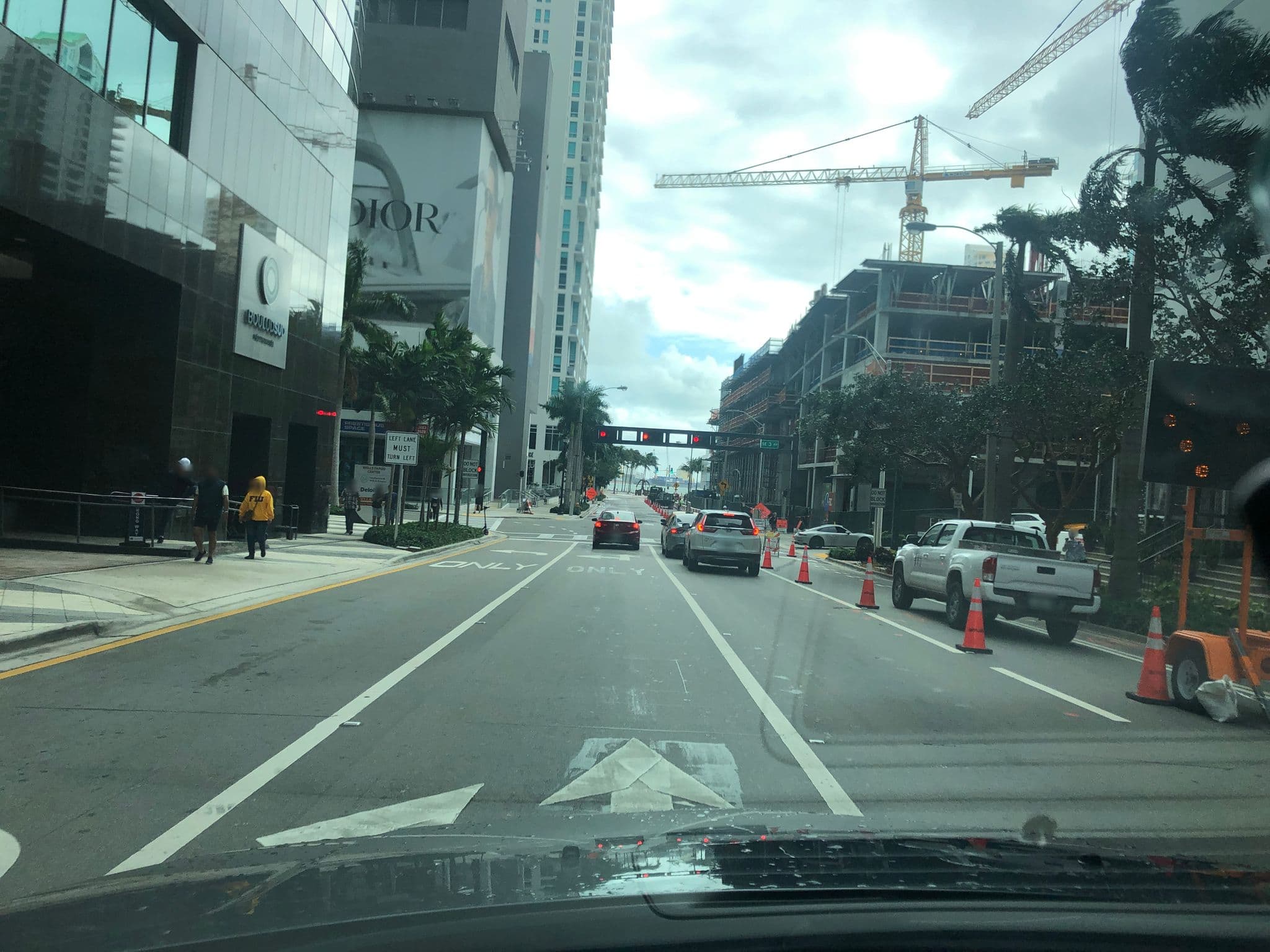 Street view near JW Marriott Marquis Swimming Pool, Miami — © luisjmateo (CC BY-SA · Mapillary)