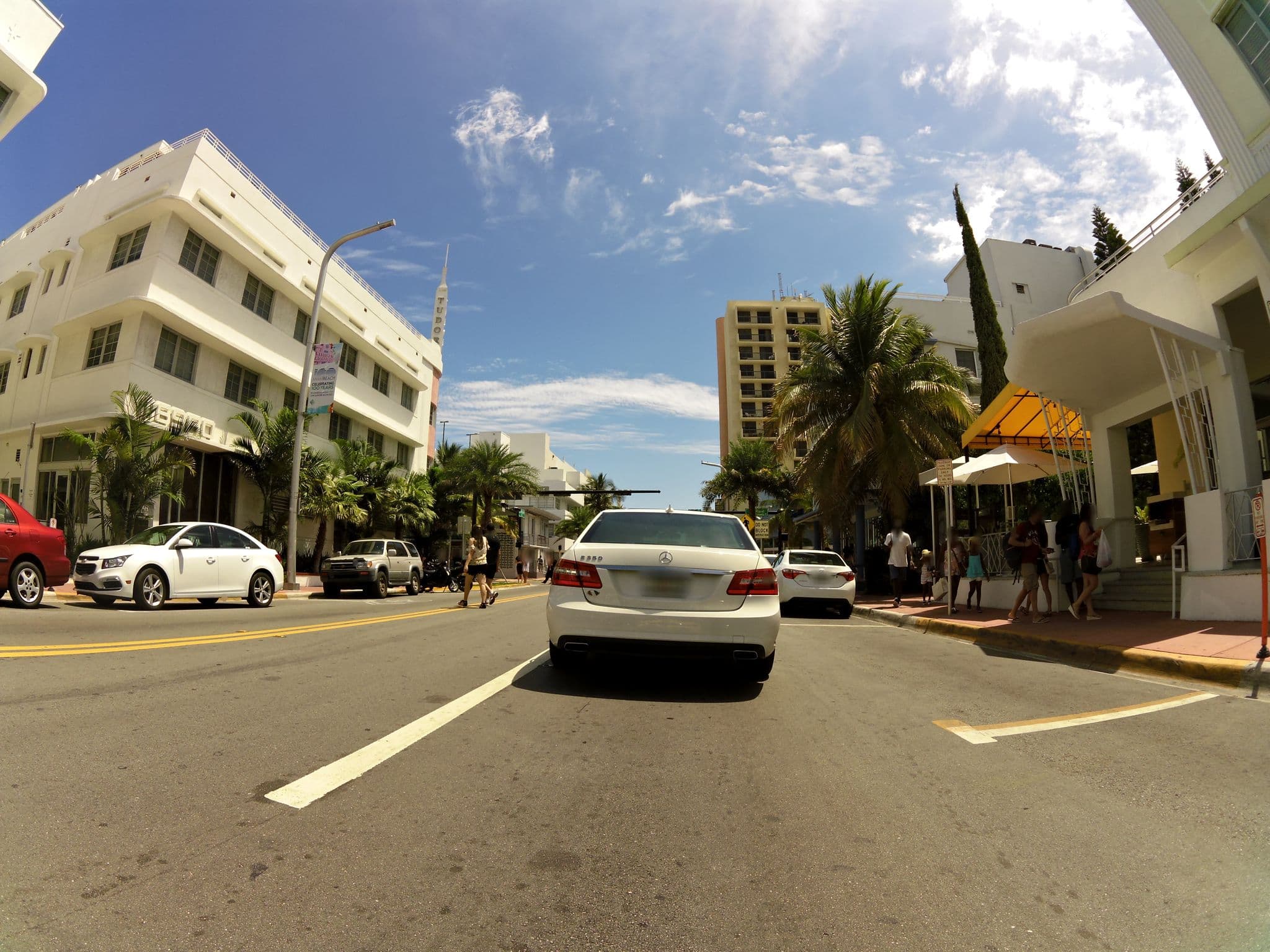 Street view near Delirio Pool Bar, Miami Beach — © jlevente (CC BY-SA · Mapillary)