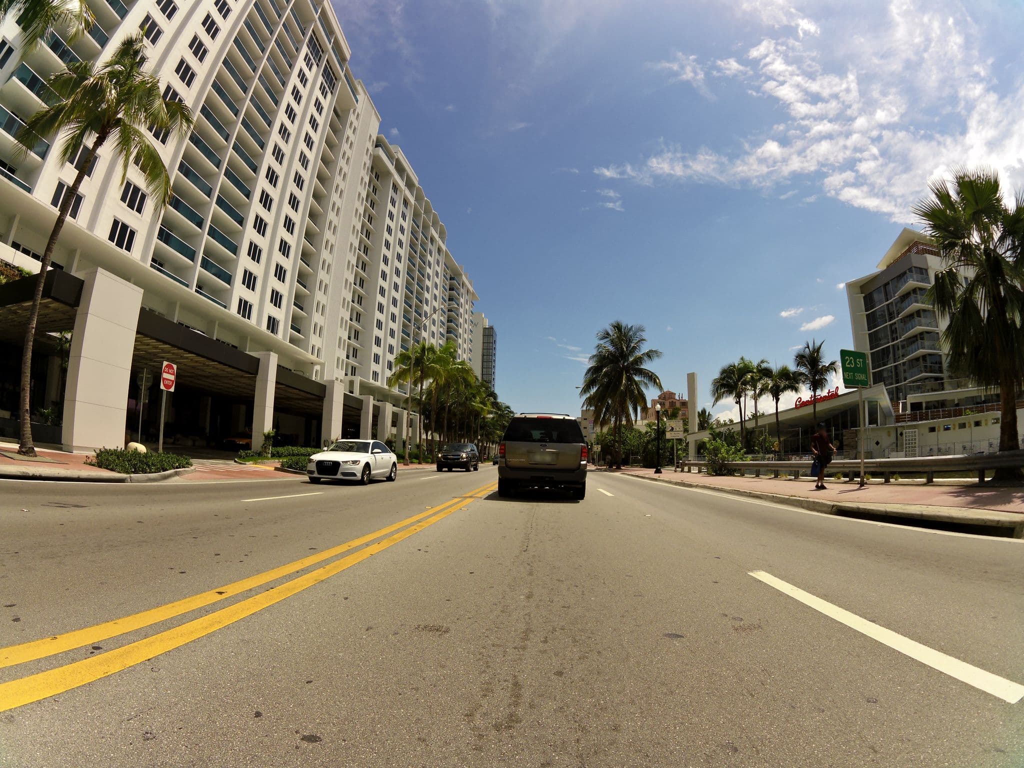 Street view near The Perry South Beach Hotel, Miami Beach — © jlevente (CC BY-SA · Mapillary)