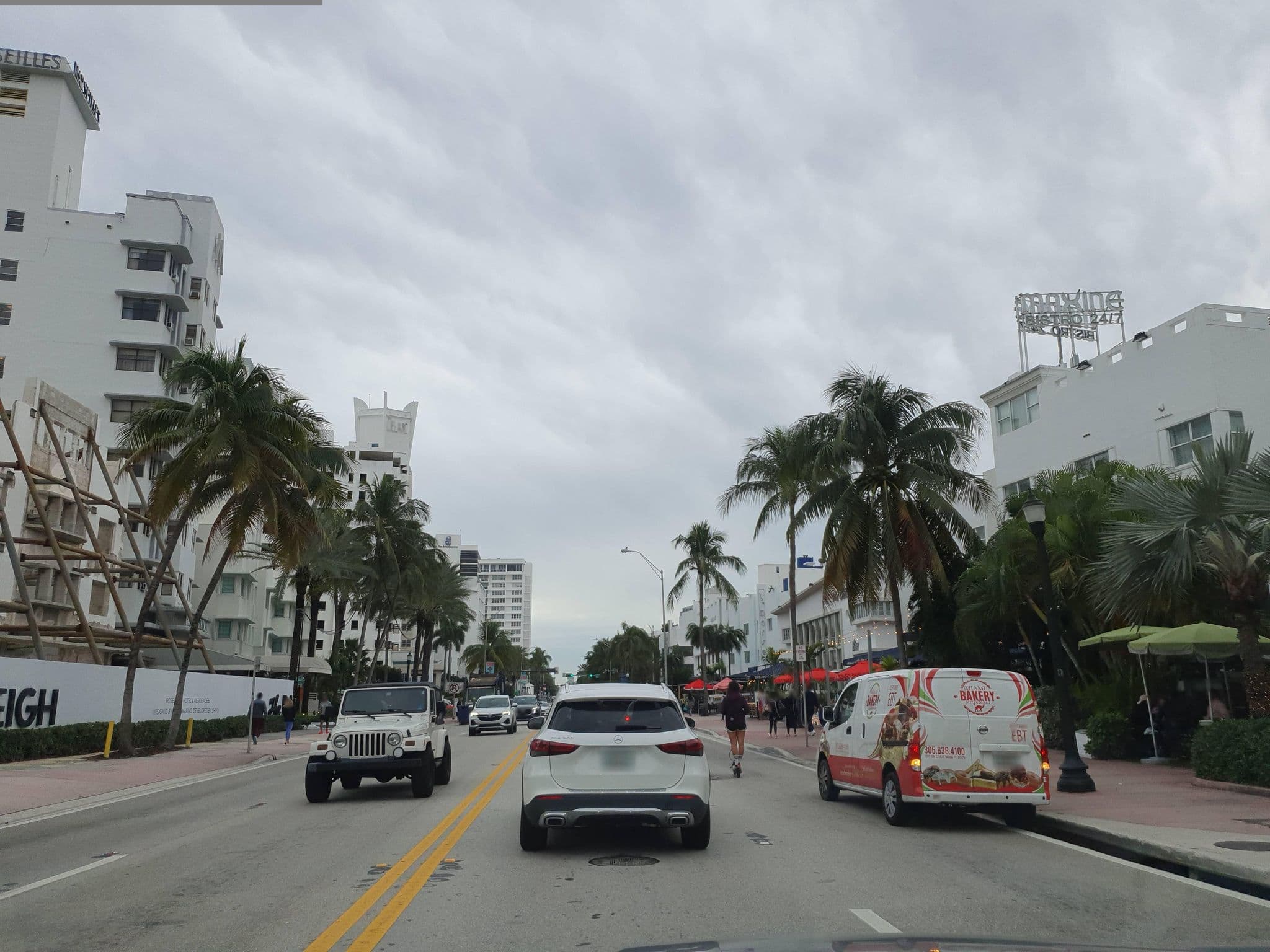 Street view near Marseilles Hotel, Miami Beach — © teddy73 (CC BY-SA · Mapillary)