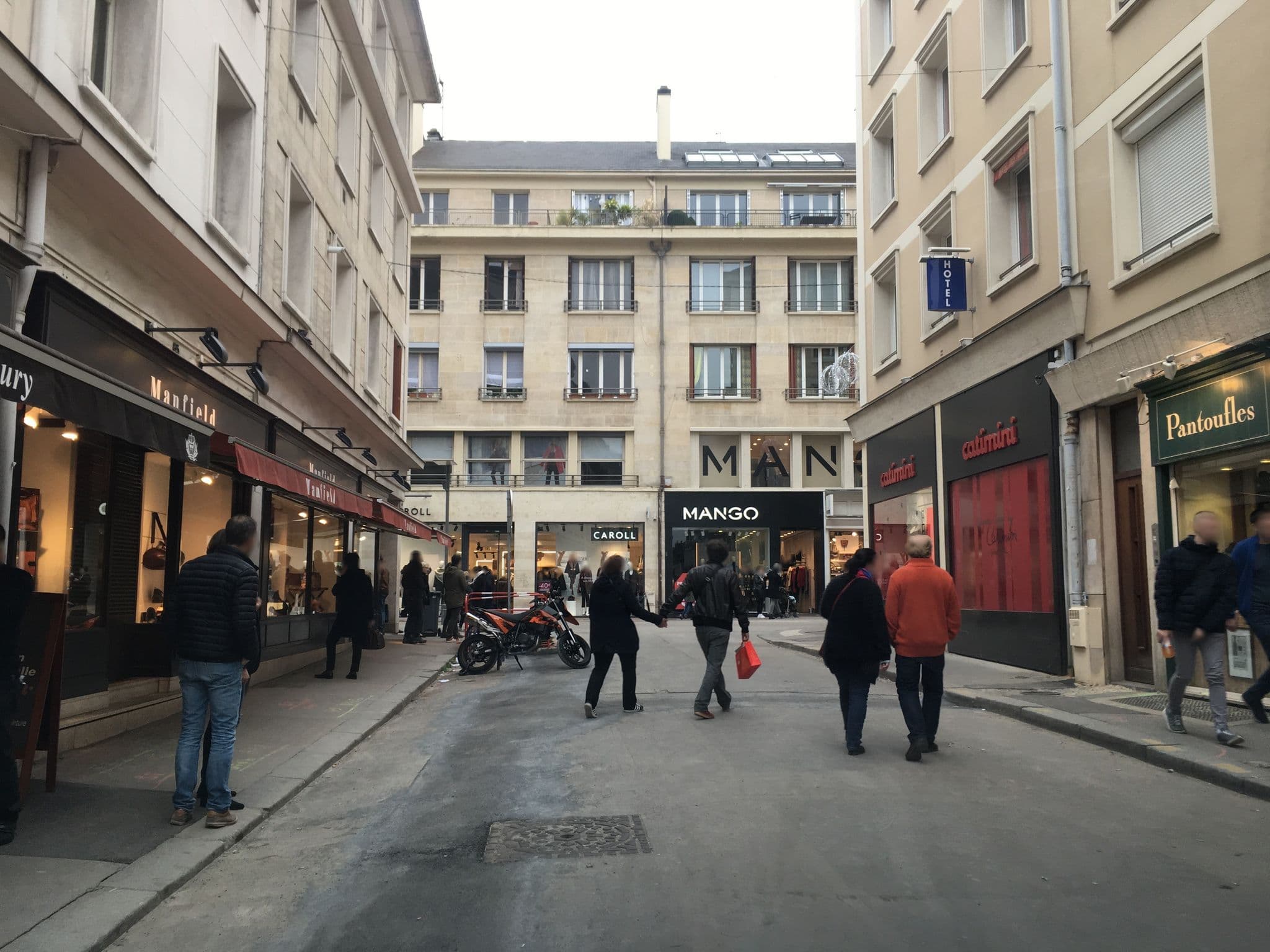 Street view near Hôtel des Arcades, Rouen — © unmap (CC BY-SA · Mapillary)