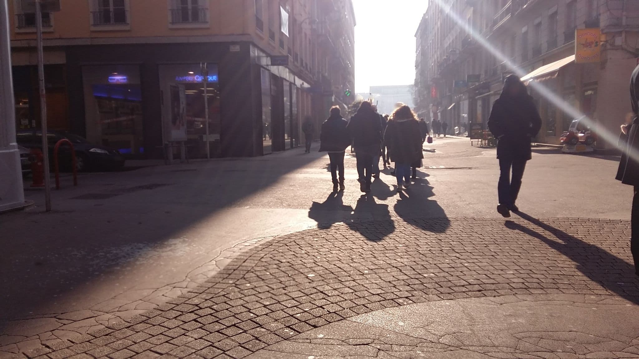 Street view near Hôtel Ampère, Lyon 02 — © blueberry (CC BY-SA · Mapillary)