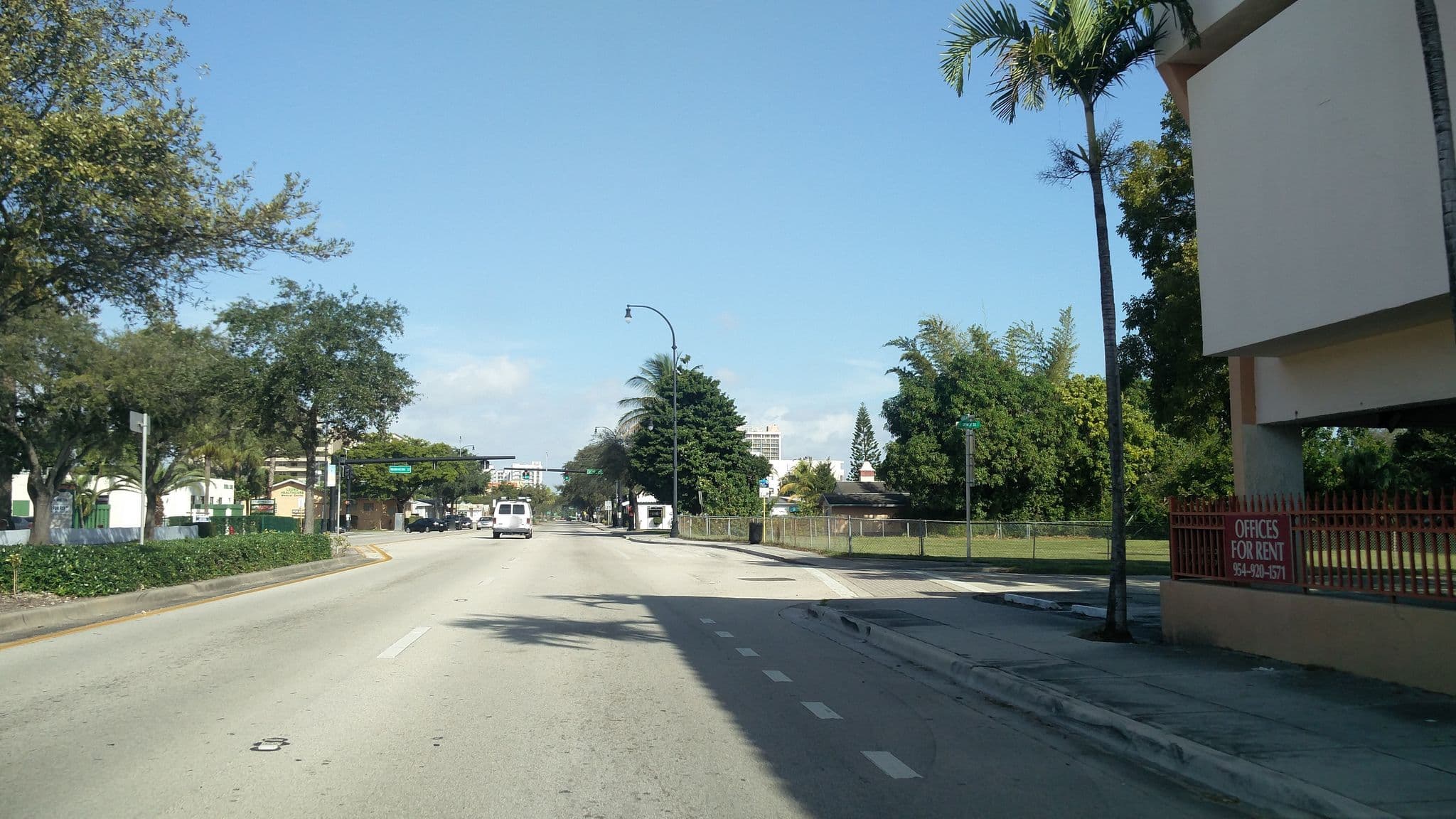 Street view near Hampton Inn by Hilton, Hallandale Beach — © jlevente (CC BY-SA · Mapillary)