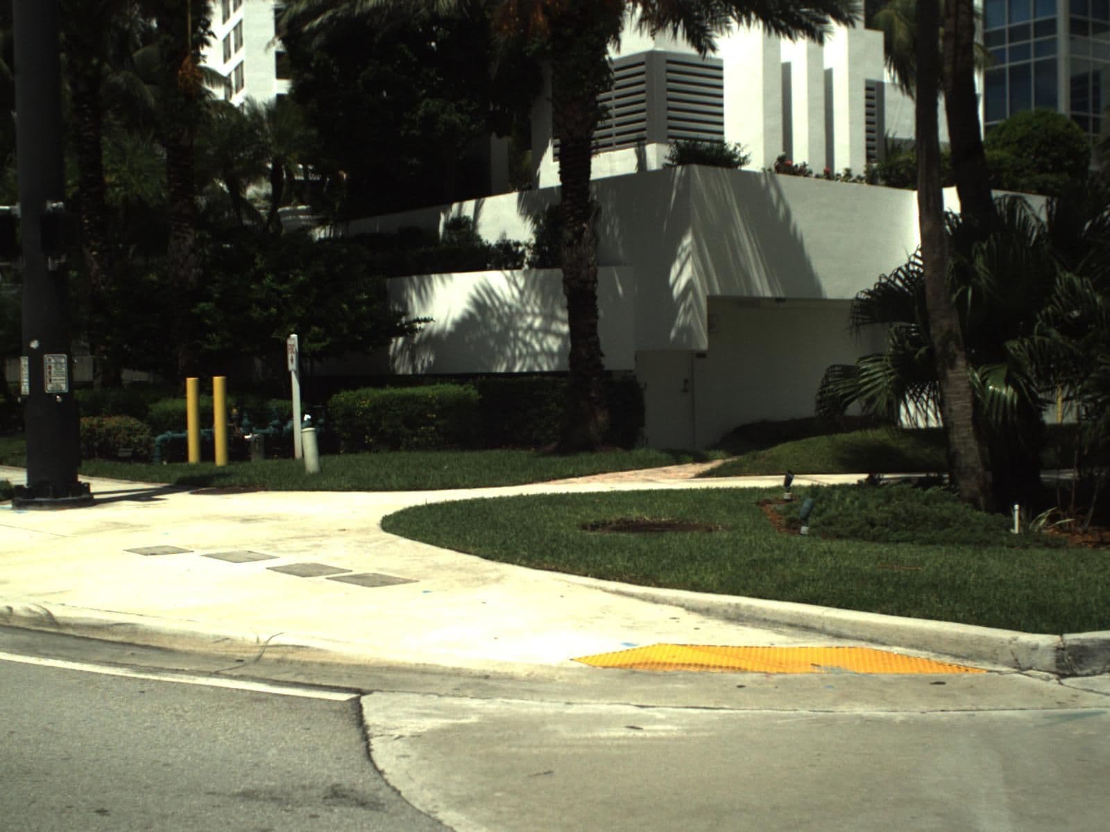 Street view near 21st Flood, Hallandale Beach — © fdot_vl (CC BY-SA · Mapillary)