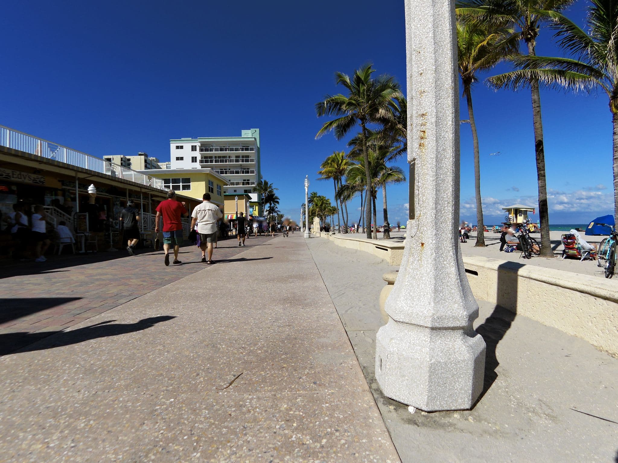 Street view near La Terrace Plaza Resort Hollywood (Florida), Dania Beach — © jlevente (CC BY-SA · Mapillary)