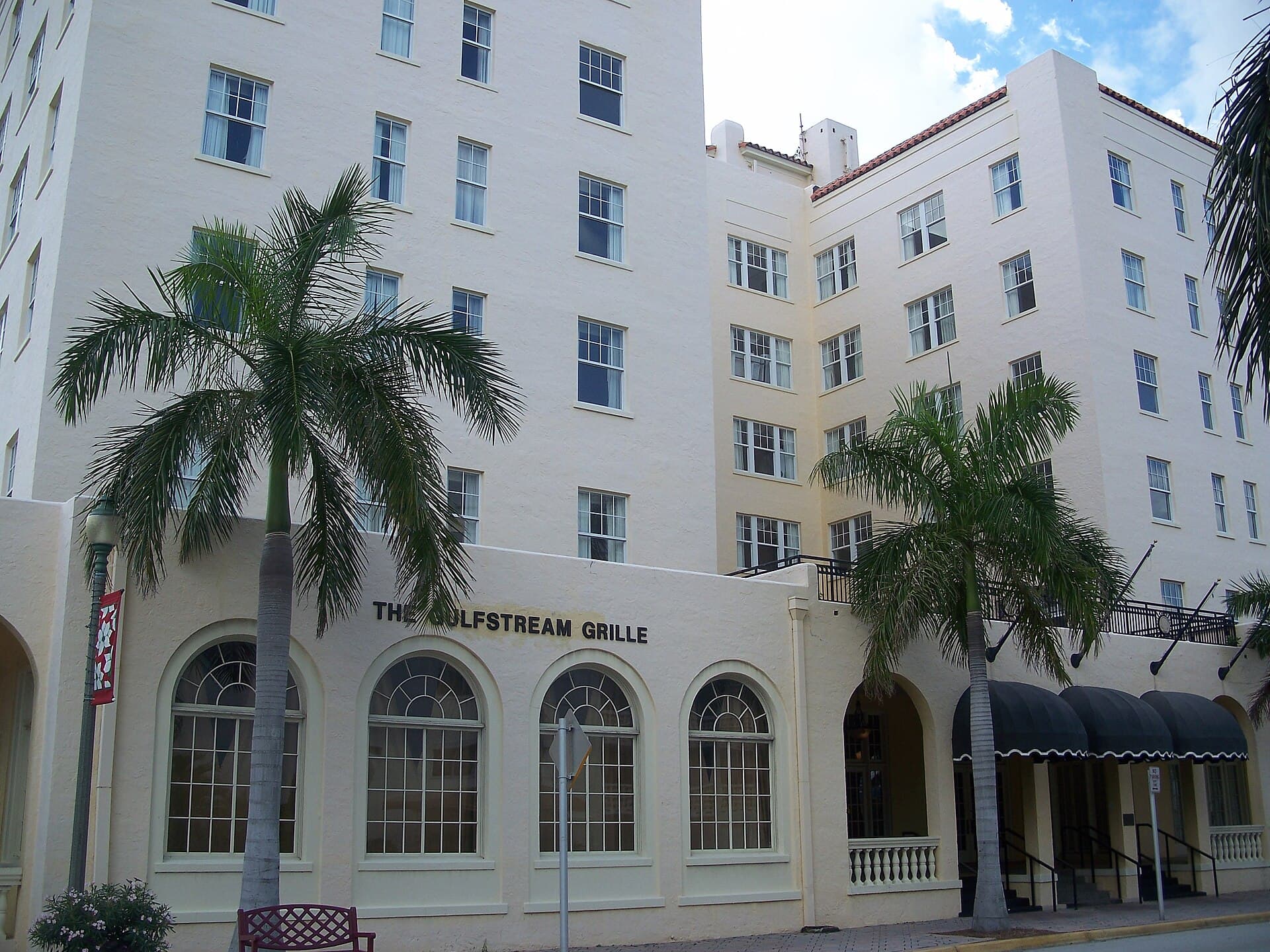 The Gulfstream Hotel (via Wikimedia Commons, CC BY-SA 3.0)