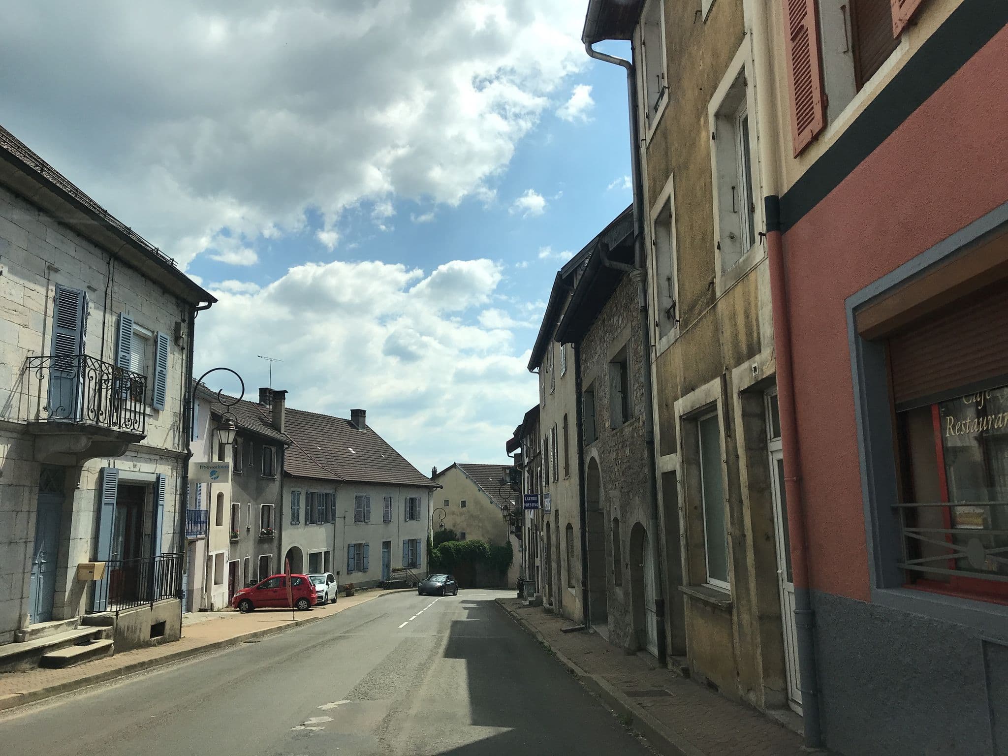 Street view near Les 2 Lacs, Clairvaux-les-Lacs — © thepriben (CC BY-SA · Mapillary)