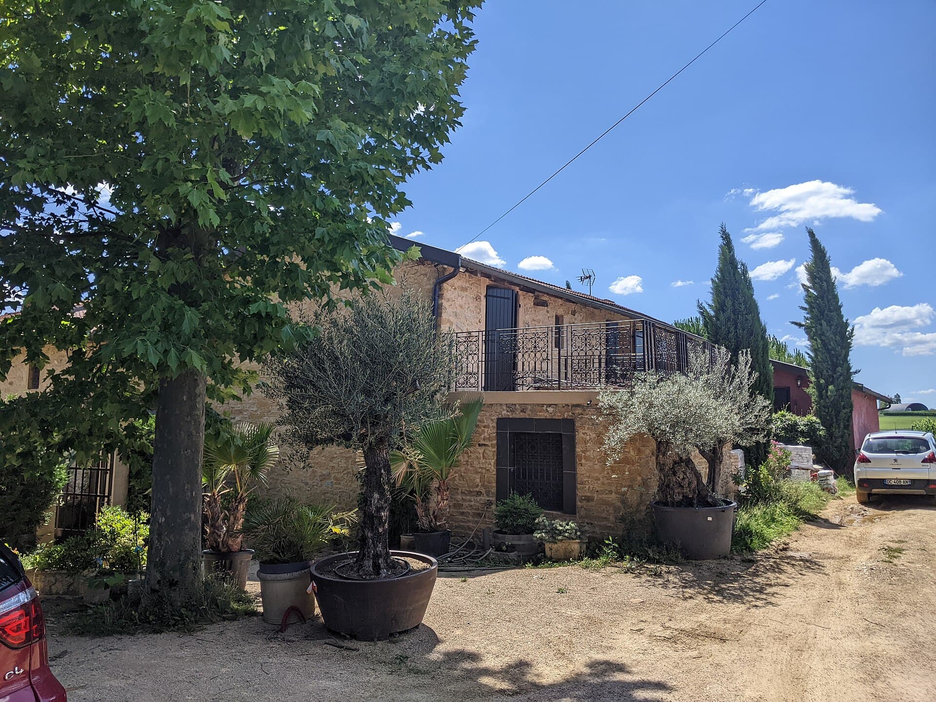 Le Clos des Anges (via Wikimedia Commons, CC BY-SA 4.0)