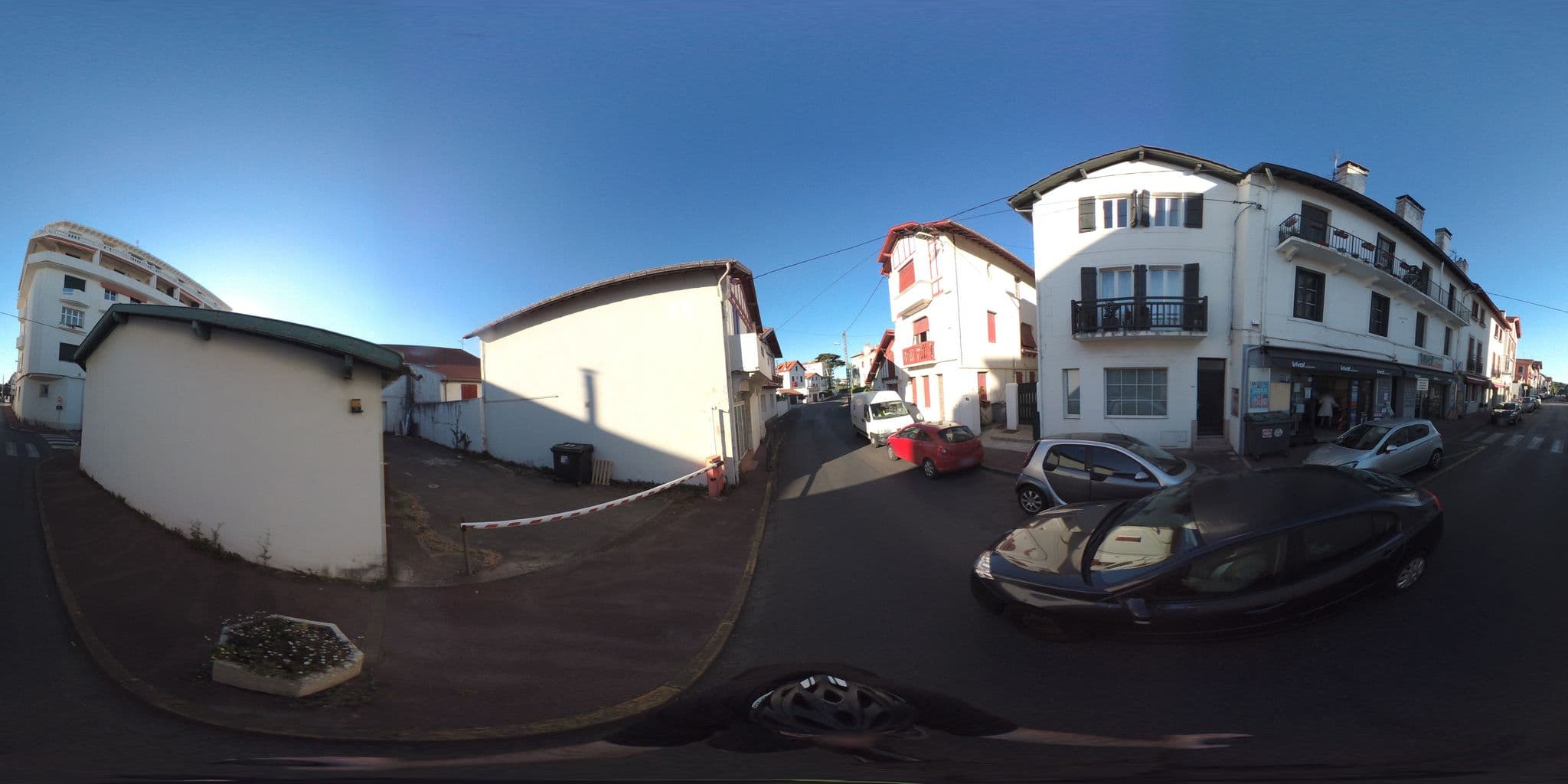 Street view near Hôtel Kapa Gorry, Saint-Jean-de-Luz — © geovelo (CC BY-SA · Mapillary)