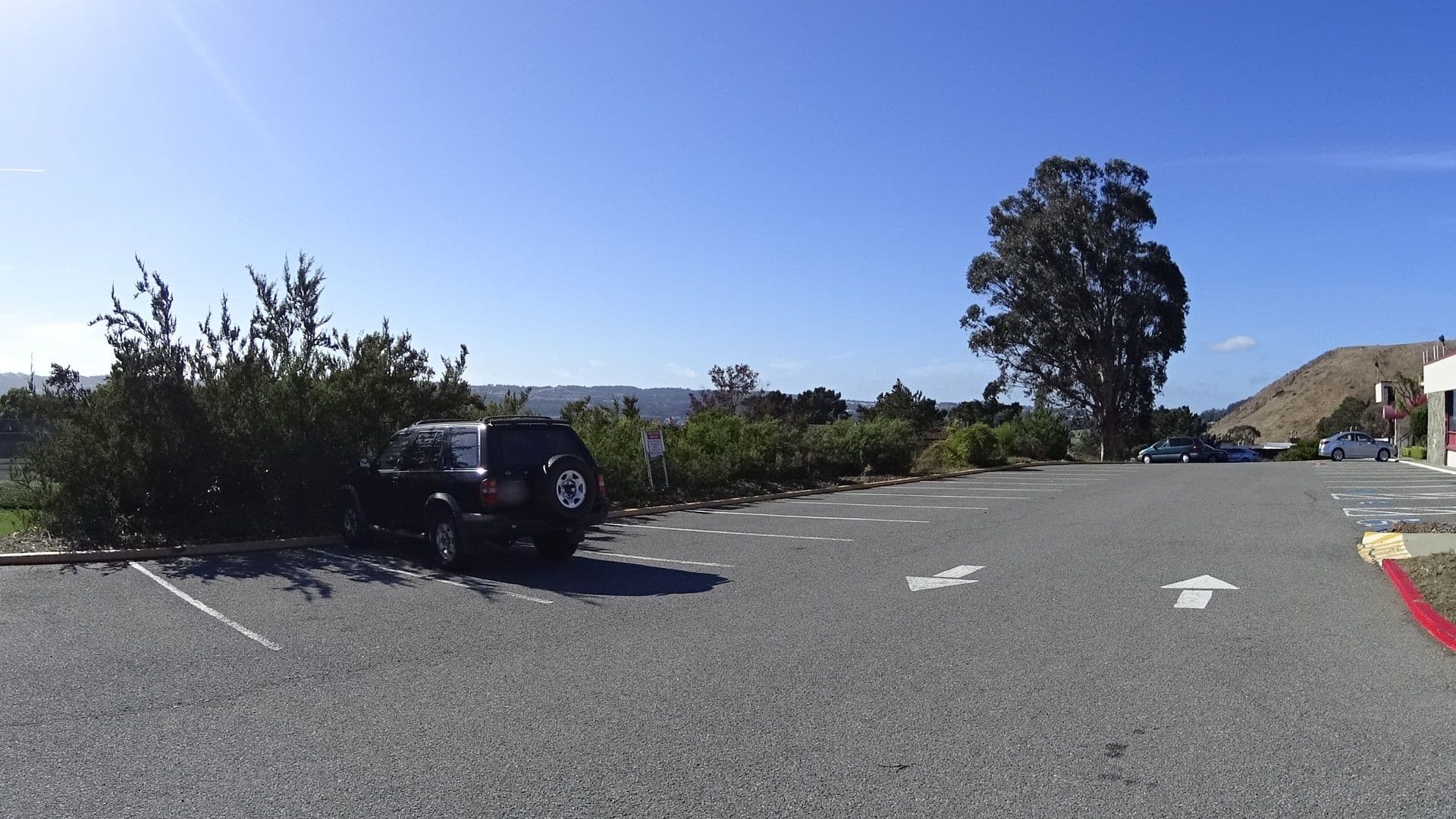 Street view near Volcano Inn, South San Francisco — © bhousel (CC BY-SA · Mapillary)