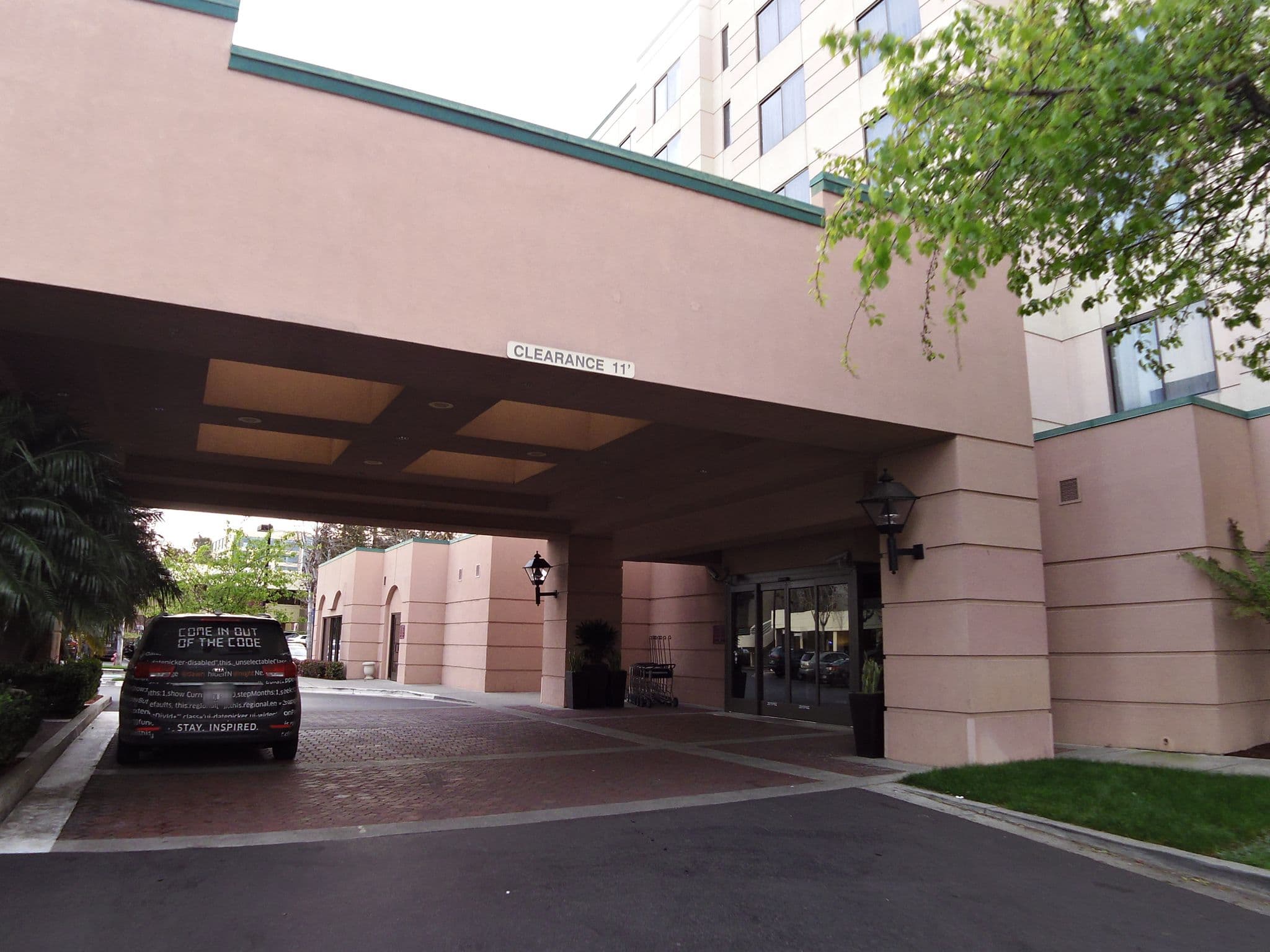 Street view near Bistro Restaurant + Bar, Santa Clara — © andrewsnow (CC BY-SA · Mapillary)