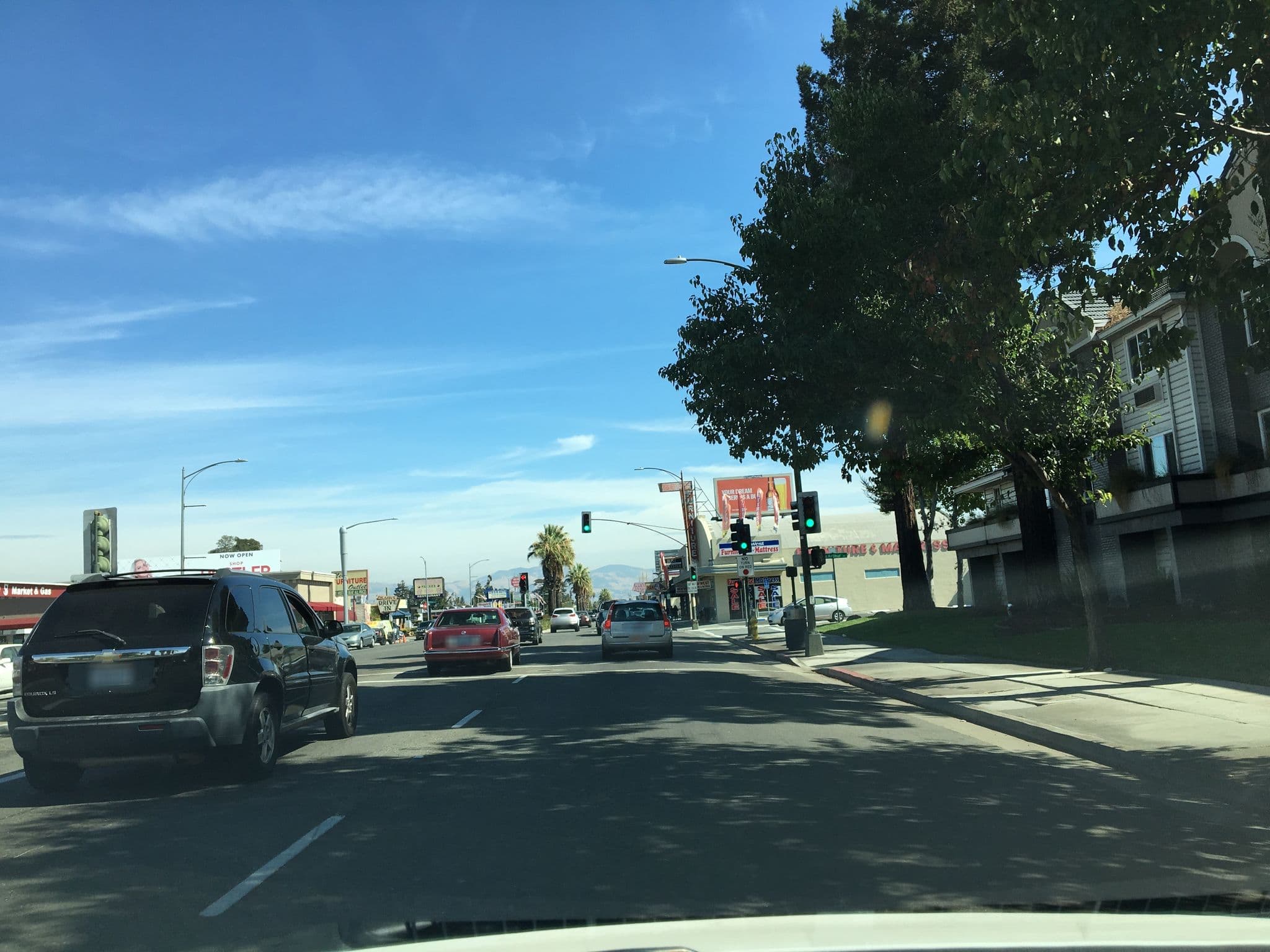 Street view near Valley Park Hotel, Santa Clara — © nikkidiaz (CC BY-SA · Mapillary)