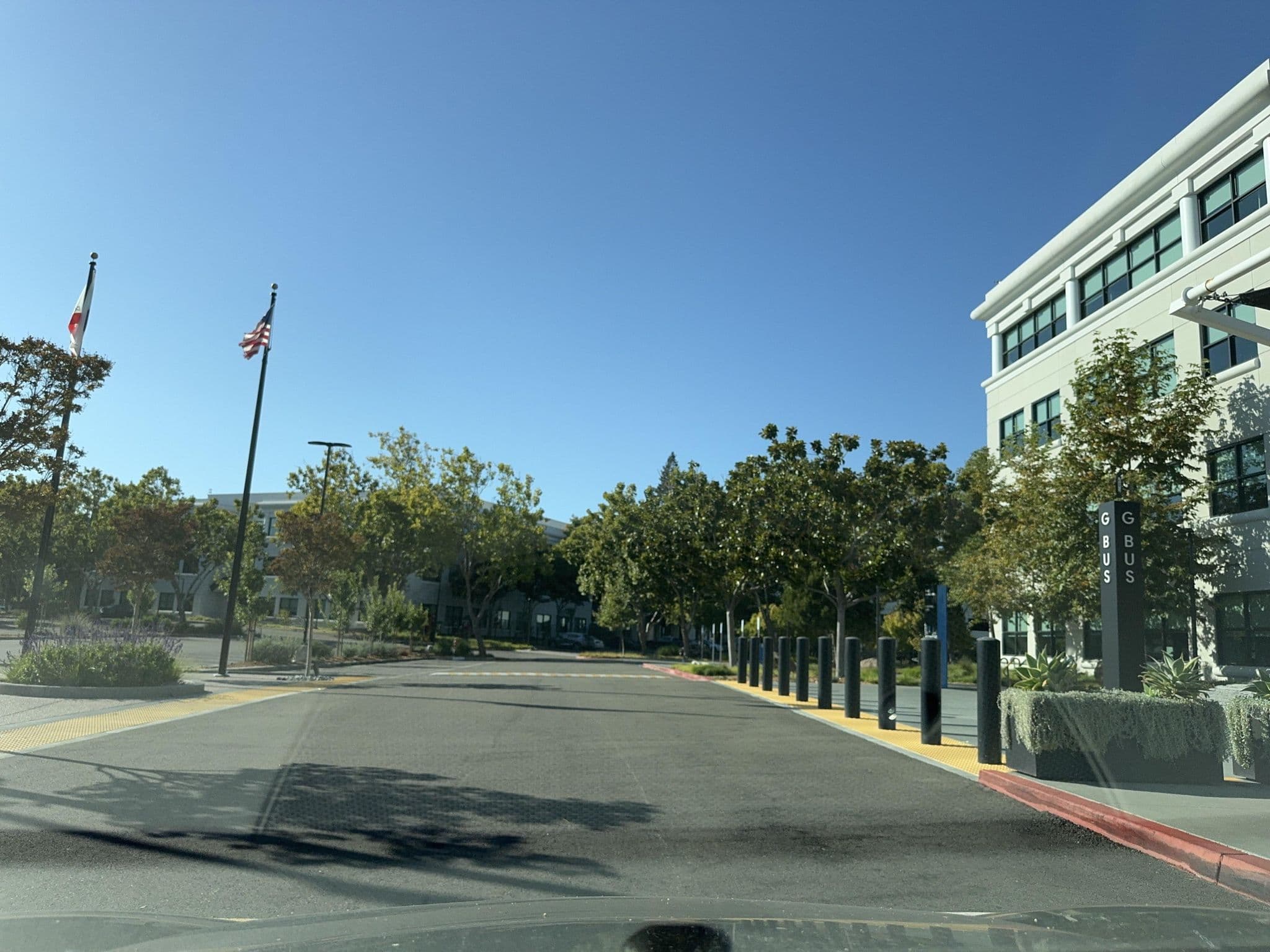 Street view near Hotel Sacacomie, Milpitas — © jeff1 (CC BY-SA · Mapillary)