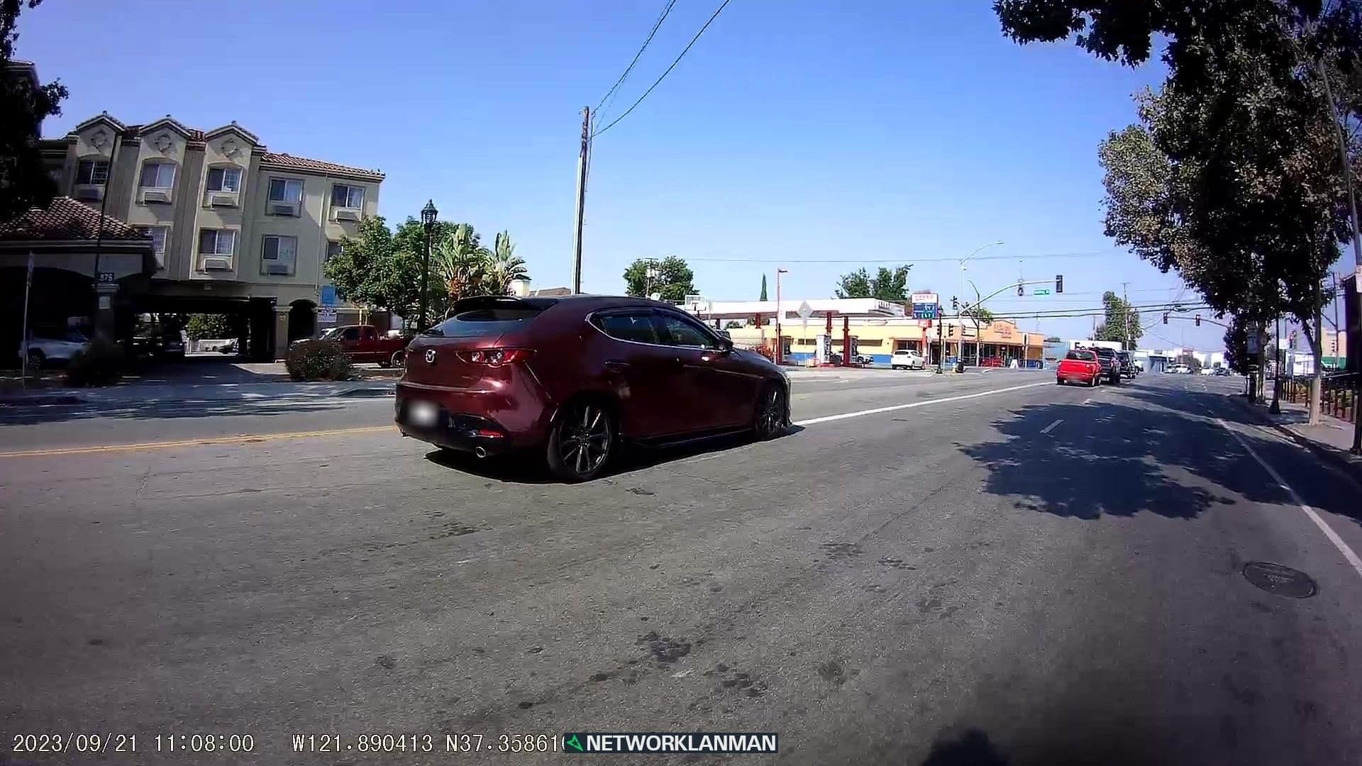 Street view near Comfort Inn, San Jose — © networklanman (CC BY-SA · Mapillary)