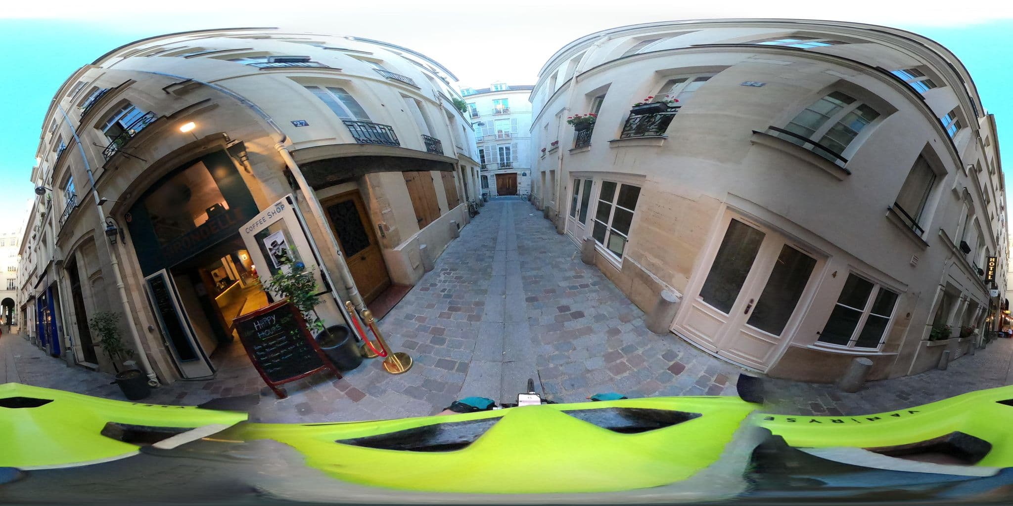Street view near Le Clos Notre-Dame, Paris — © Stefdegreef (CC BY-SA · Mapillary)