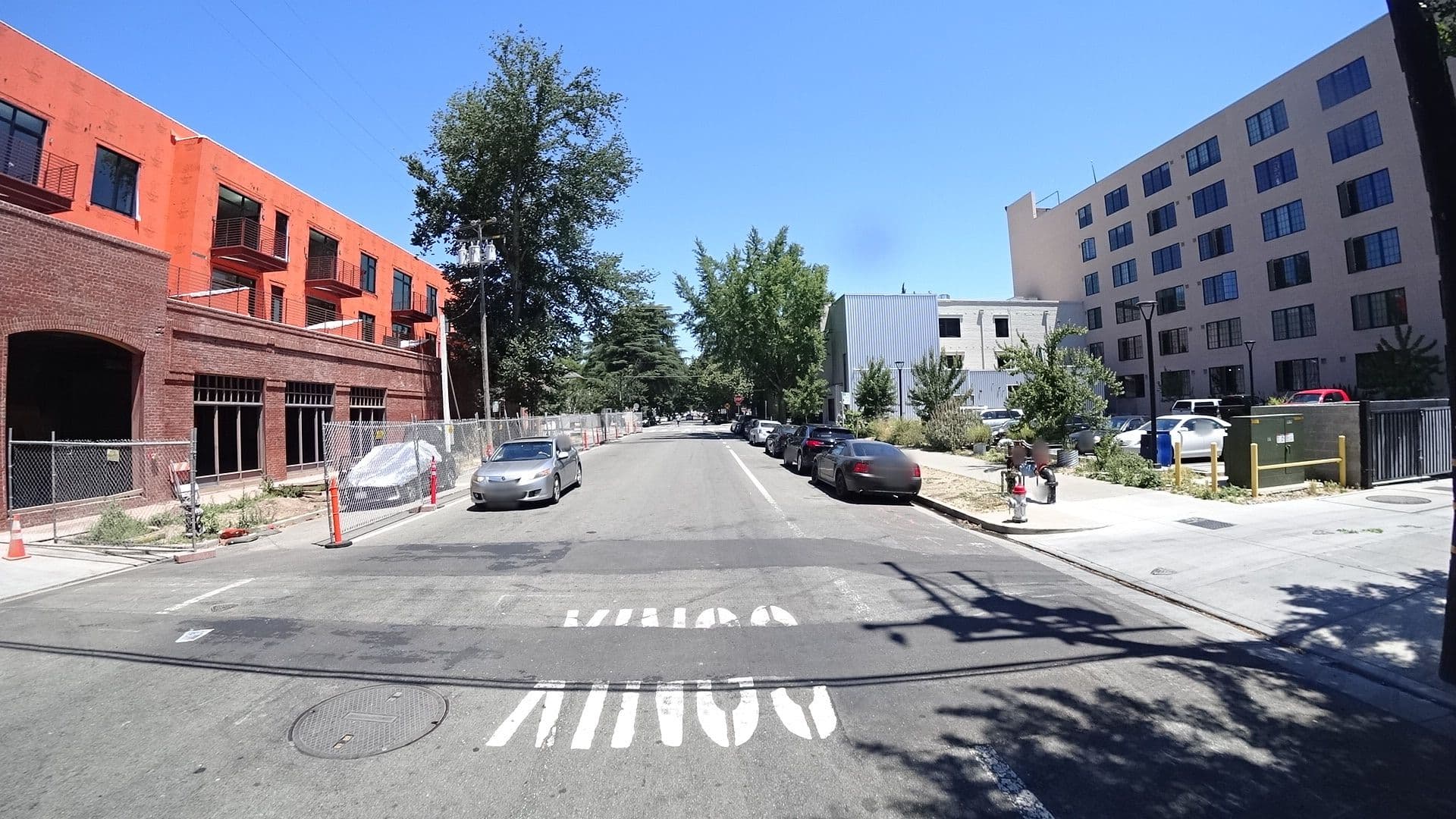 Street view near The Crooked Unicorn, Sacramento — © marker_geo (CC BY-SA · Mapillary)