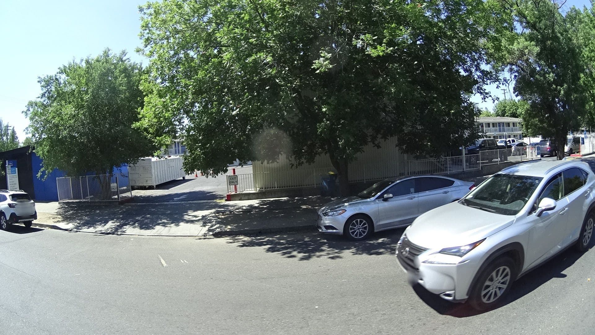 Street view near Motel 6, Sacramento — © marker_geo (CC BY-SA · Mapillary)