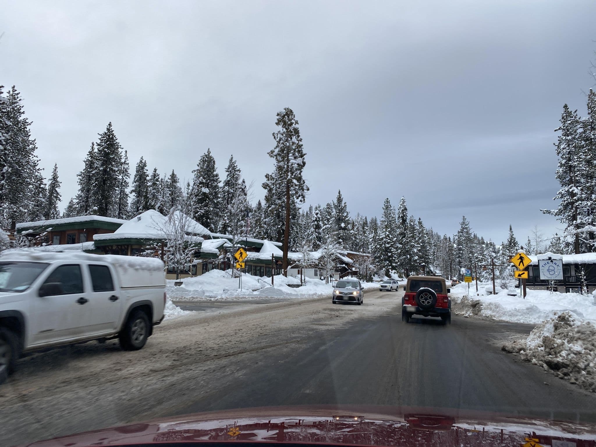Street view near Tahoe City Inn, Sunnyside-Tahoe City — © eneerhut (CC BY-SA · Mapillary)