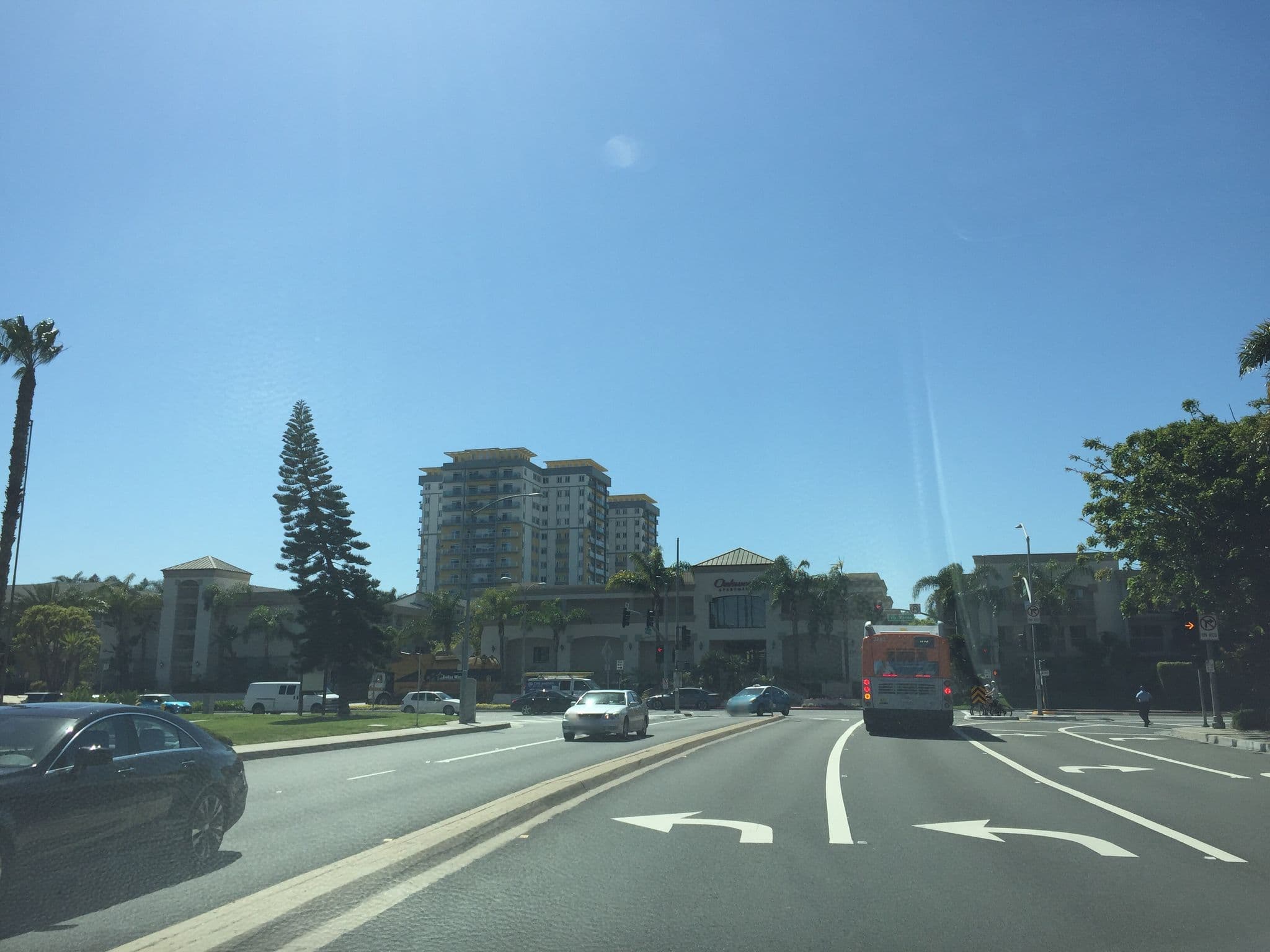 Street view near Marina Del Ray Marriott Pool, Marina del Rey — © jesolem (CC BY-SA · Mapillary)