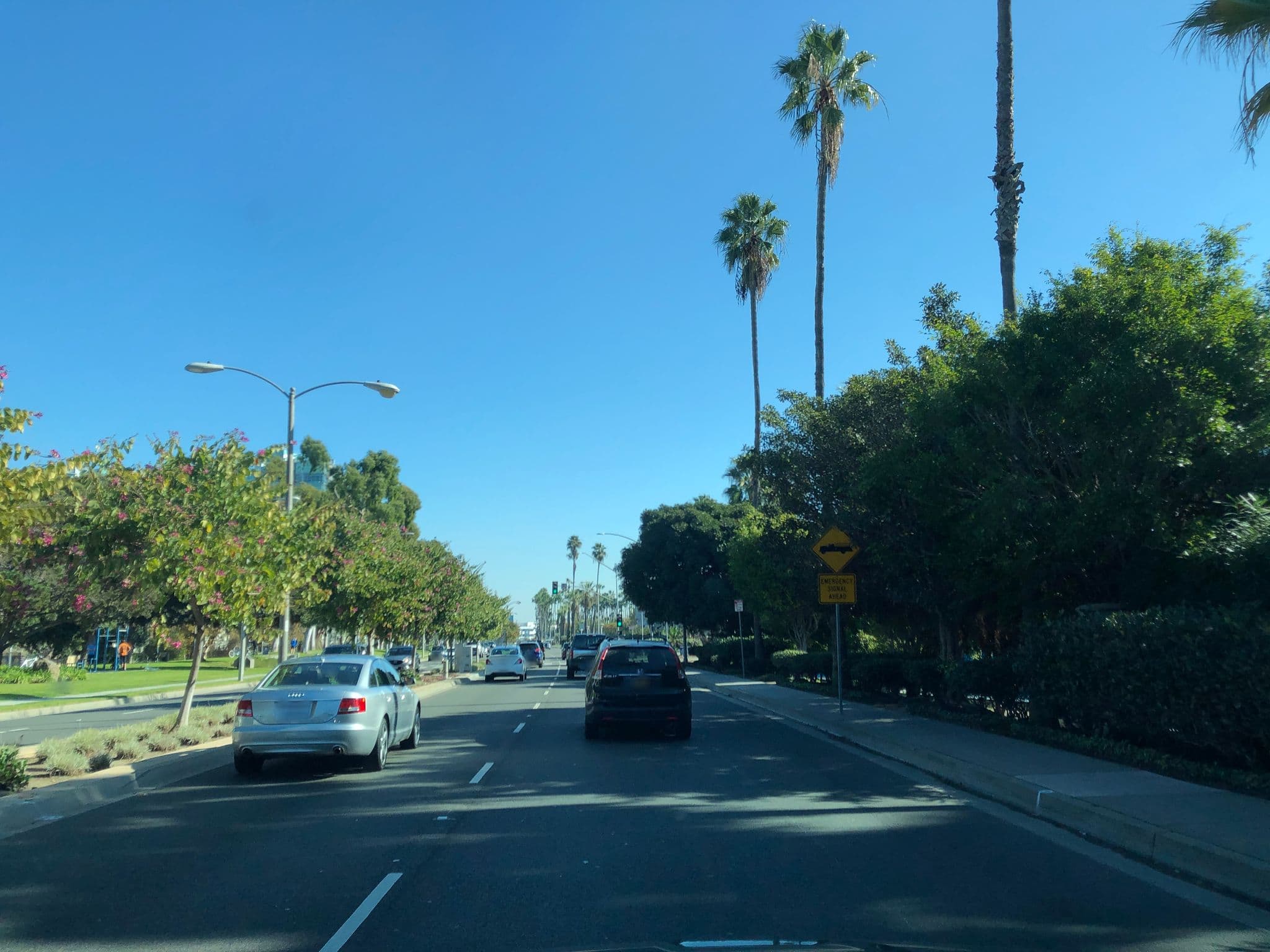 Street view near Poolside Tent II, Marina del Rey — © cfwarren3 (CC BY-SA · Mapillary)