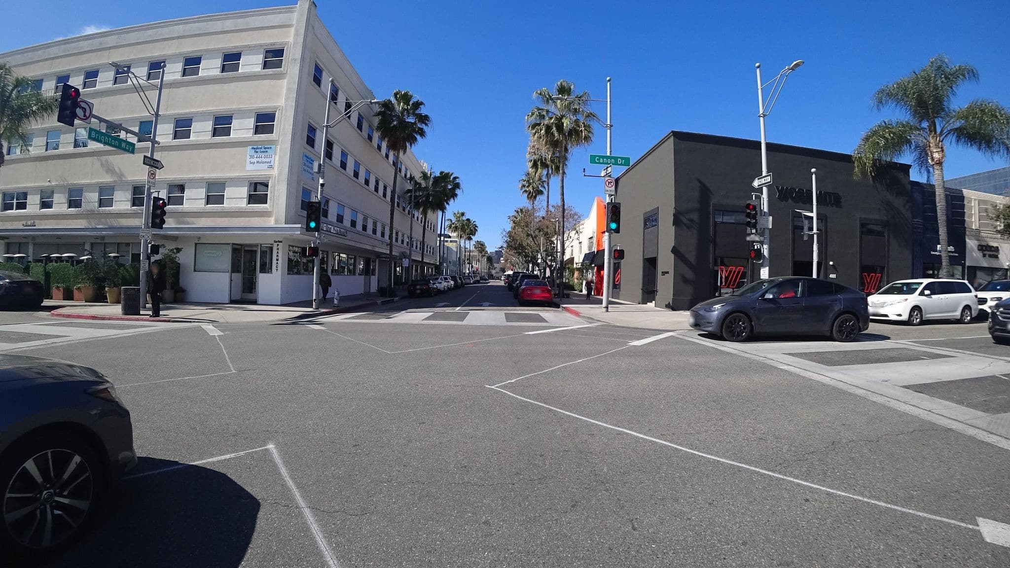 Street view near The Courtyard, Beverly Hills — © marker_geo (CC BY-SA · Mapillary)