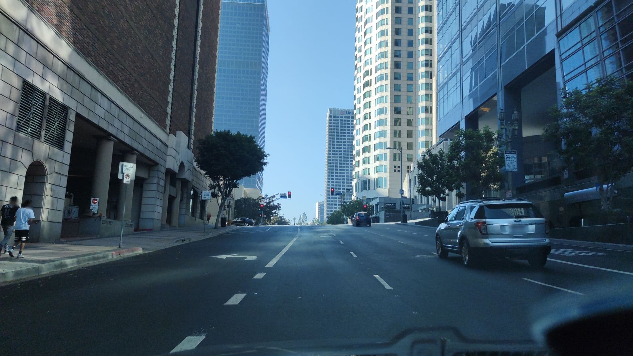 Street view near Biltmore Valet, Los Angeles — © ekaxi (CC BY-SA · Mapillary)
