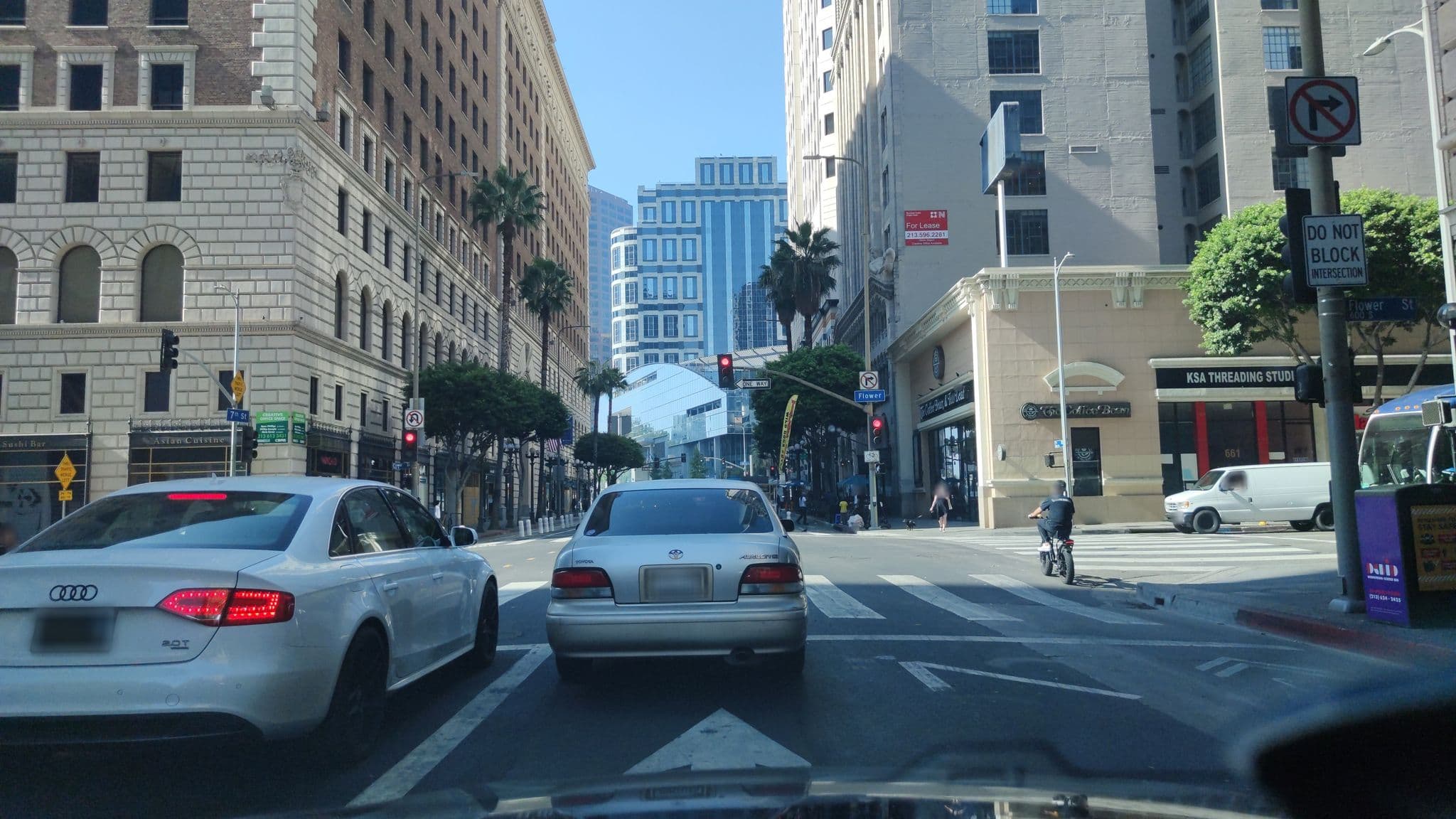 Street view near Nrea-TRC 711 Operating Company, Los Angeles — © ekaxi (CC BY-SA · Mapillary)